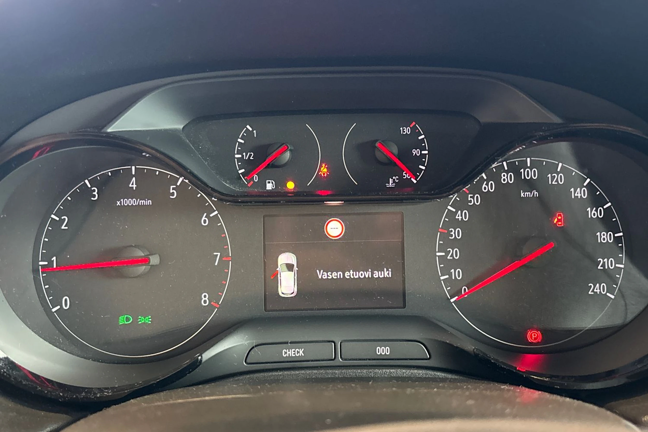 Sininen Opel Grandland X 2018 kuva 32.