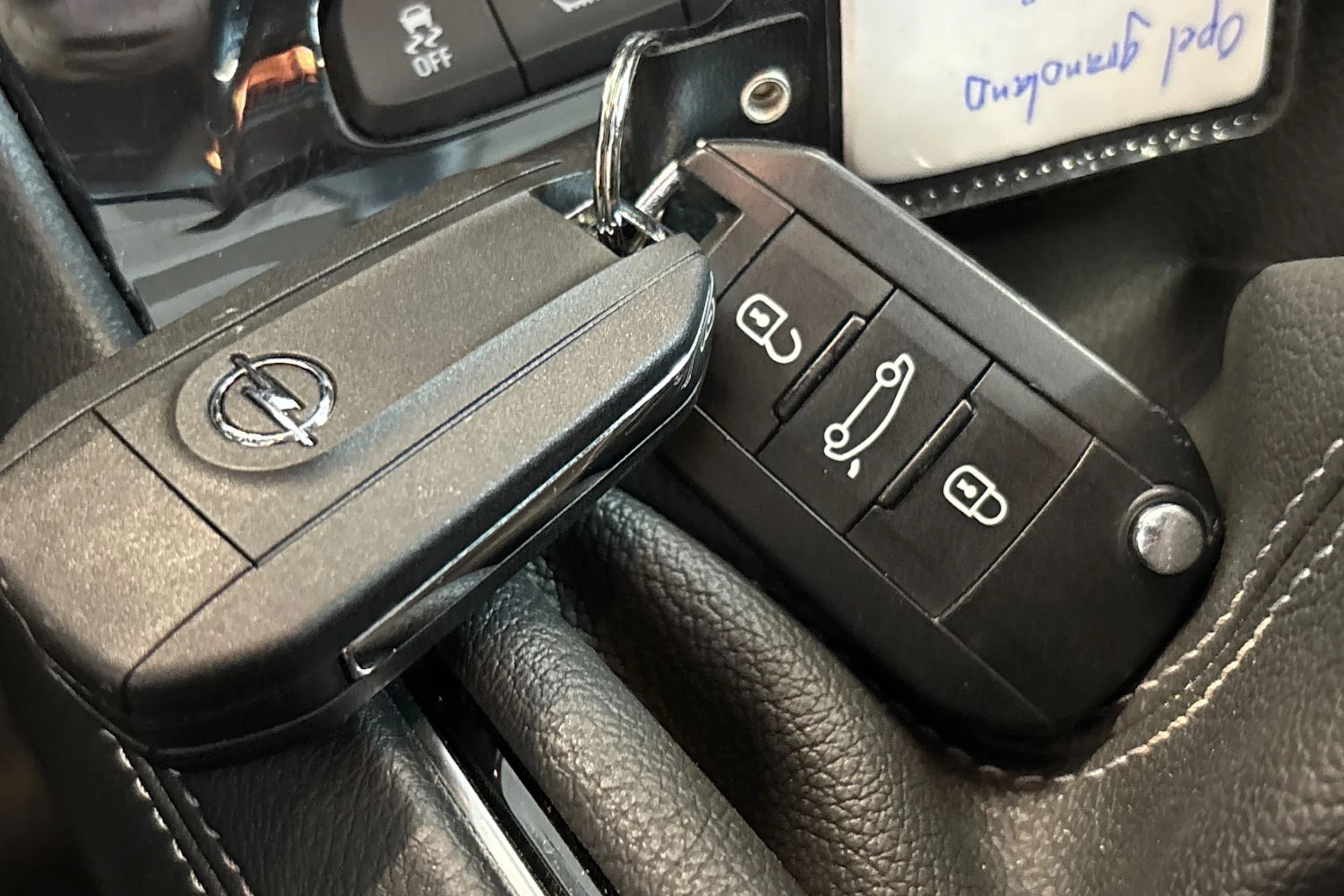 Sininen Opel Grandland X 2018 kuva 33.