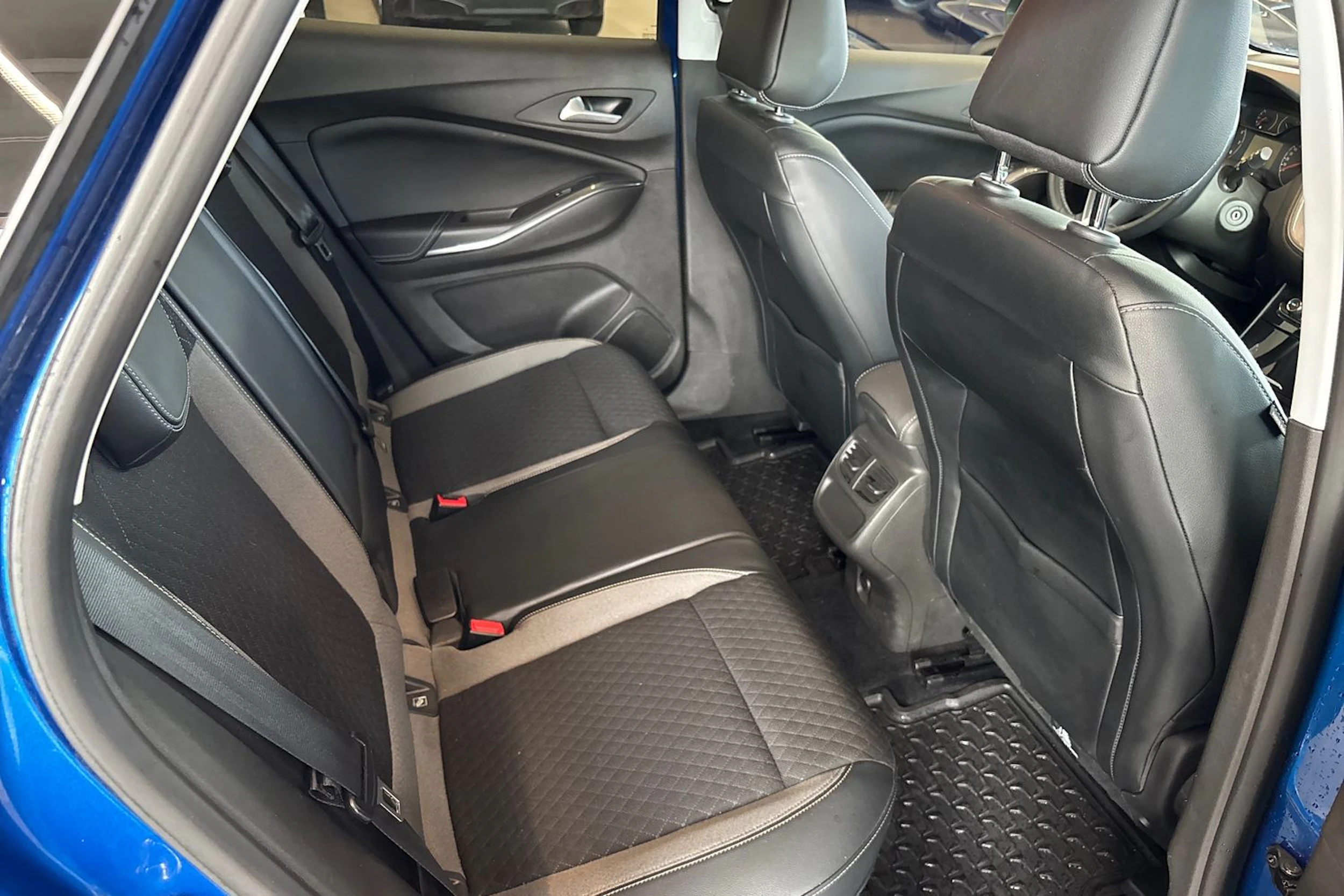 Sininen Opel Grandland X 2018 kuva 36.