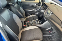 Sininen Opel Grandland X 2018 kuva 37.
