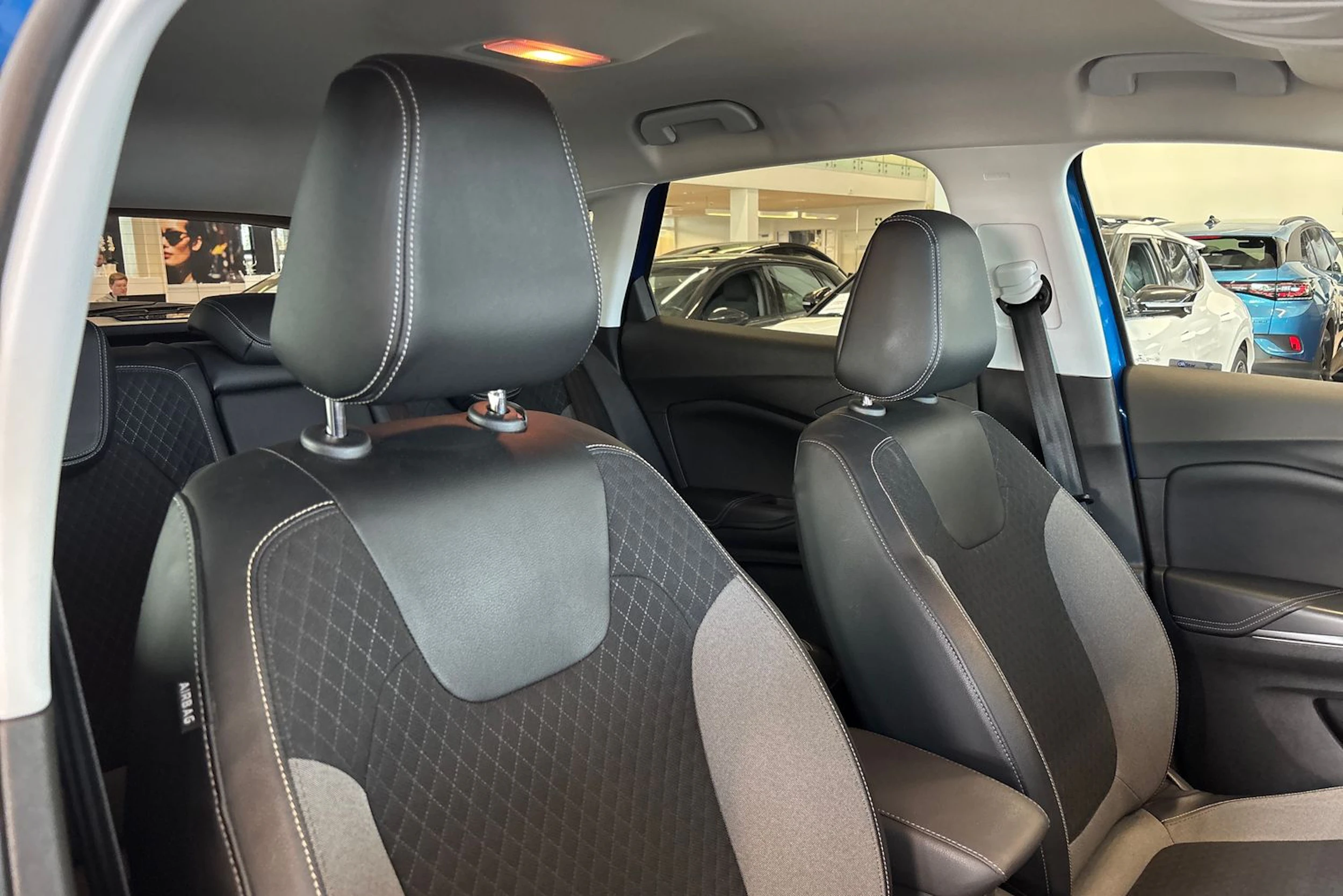 Sininen Opel Grandland X 2018 kuva 38.