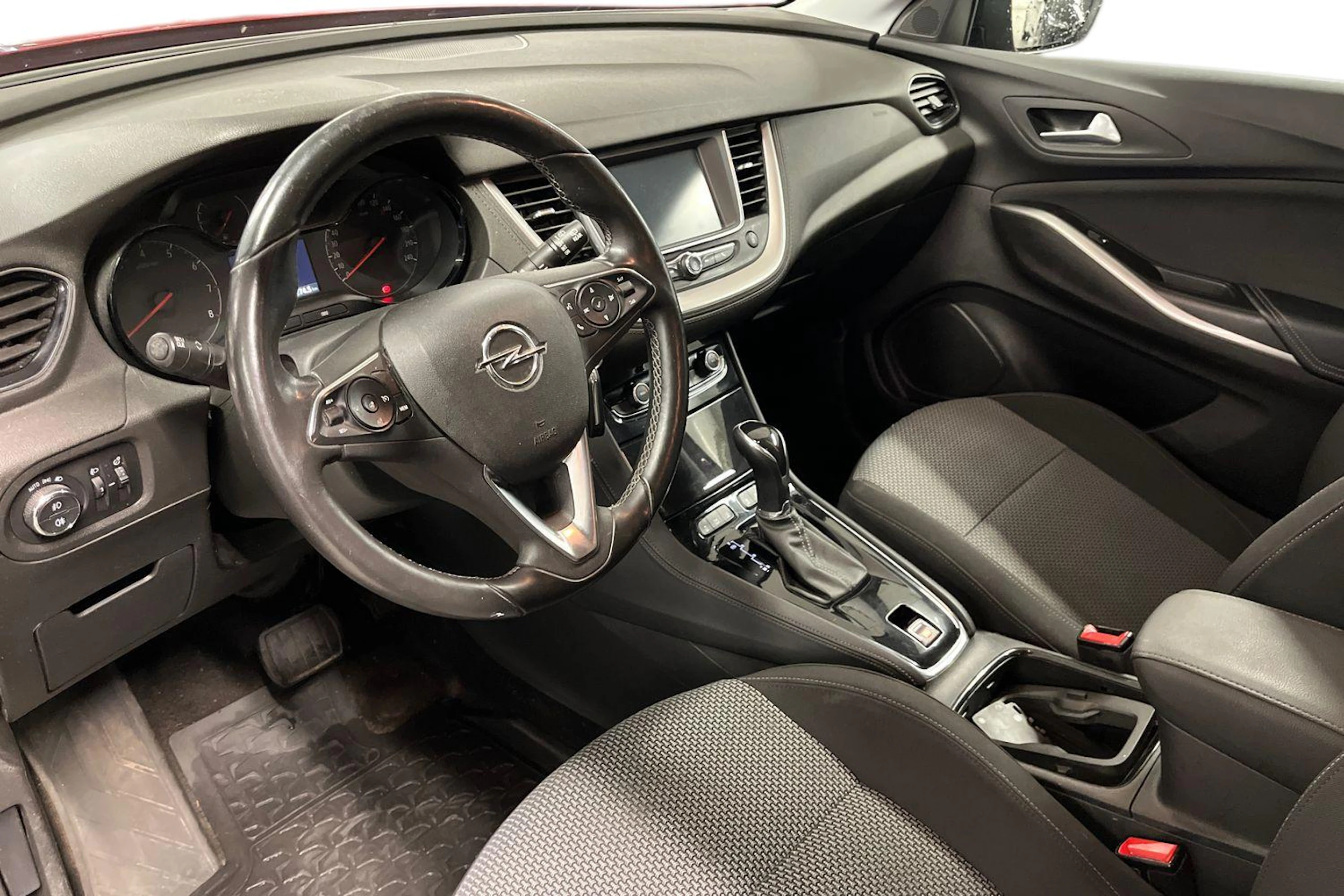 punainen Opel Grandland X 2018 kuva 3.