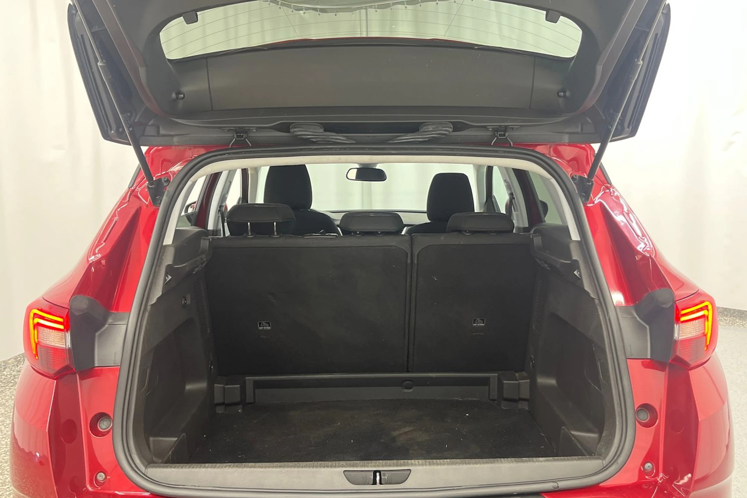punainen Opel Grandland X 2018 kuva 11.