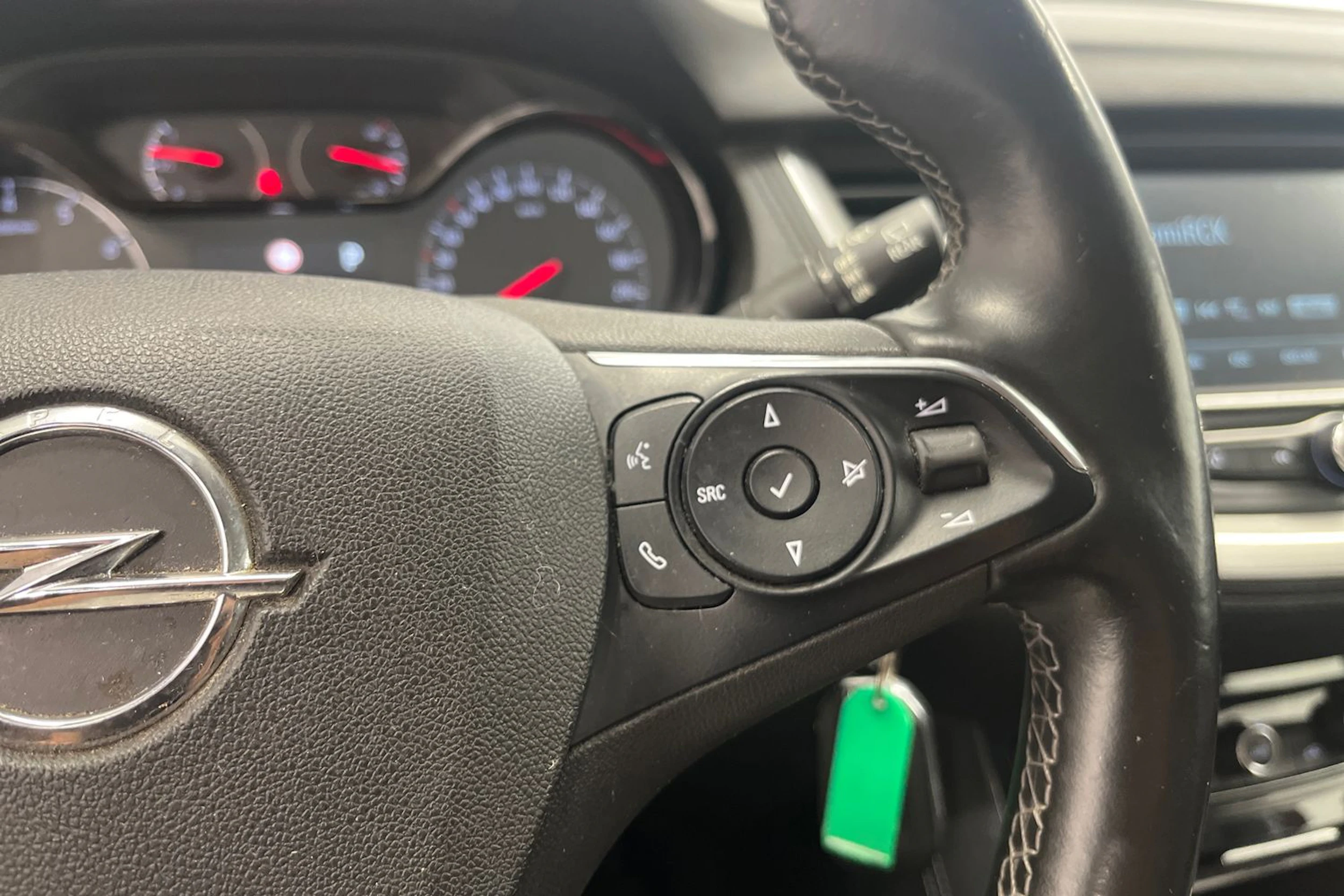 punainen Opel Grandland X 2018 kuva 15.