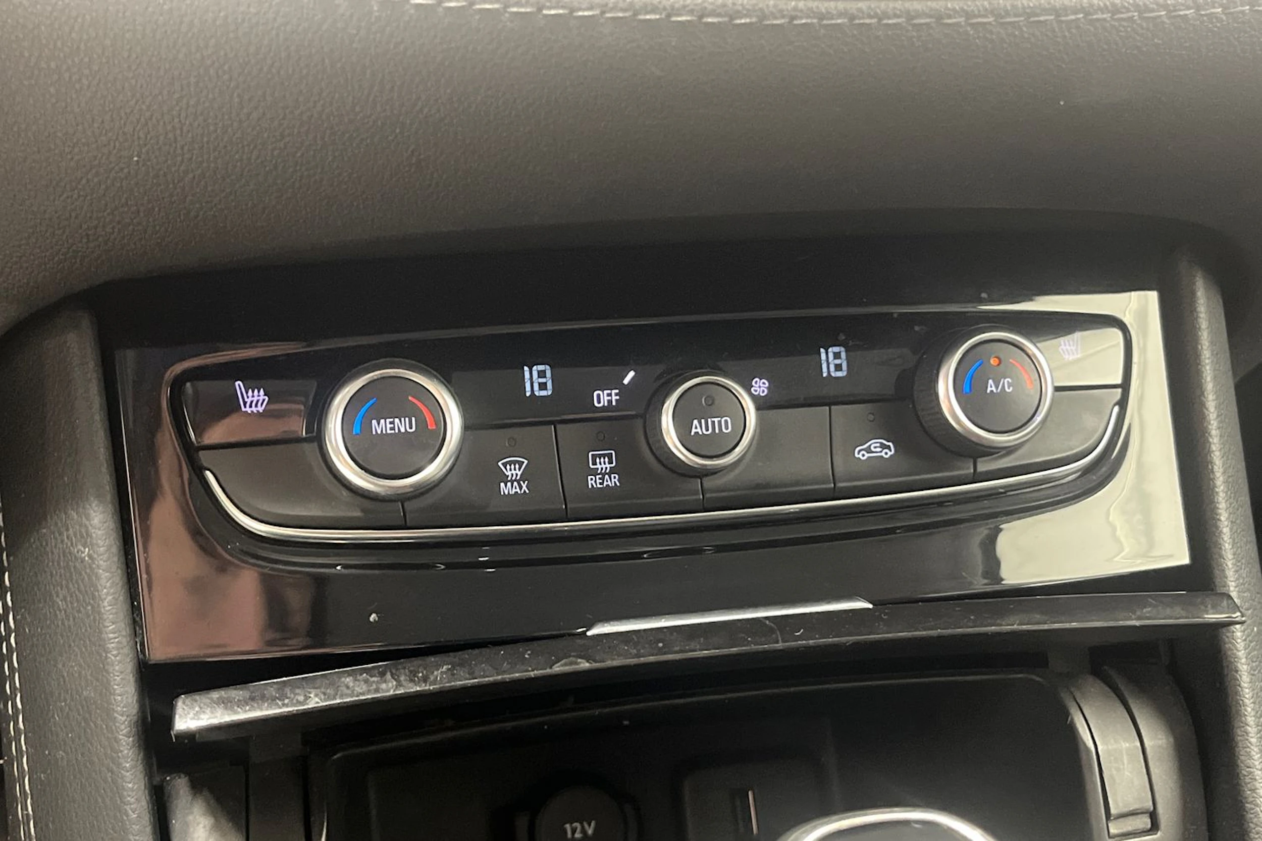 punainen Opel Grandland X 2018 kuva 17.