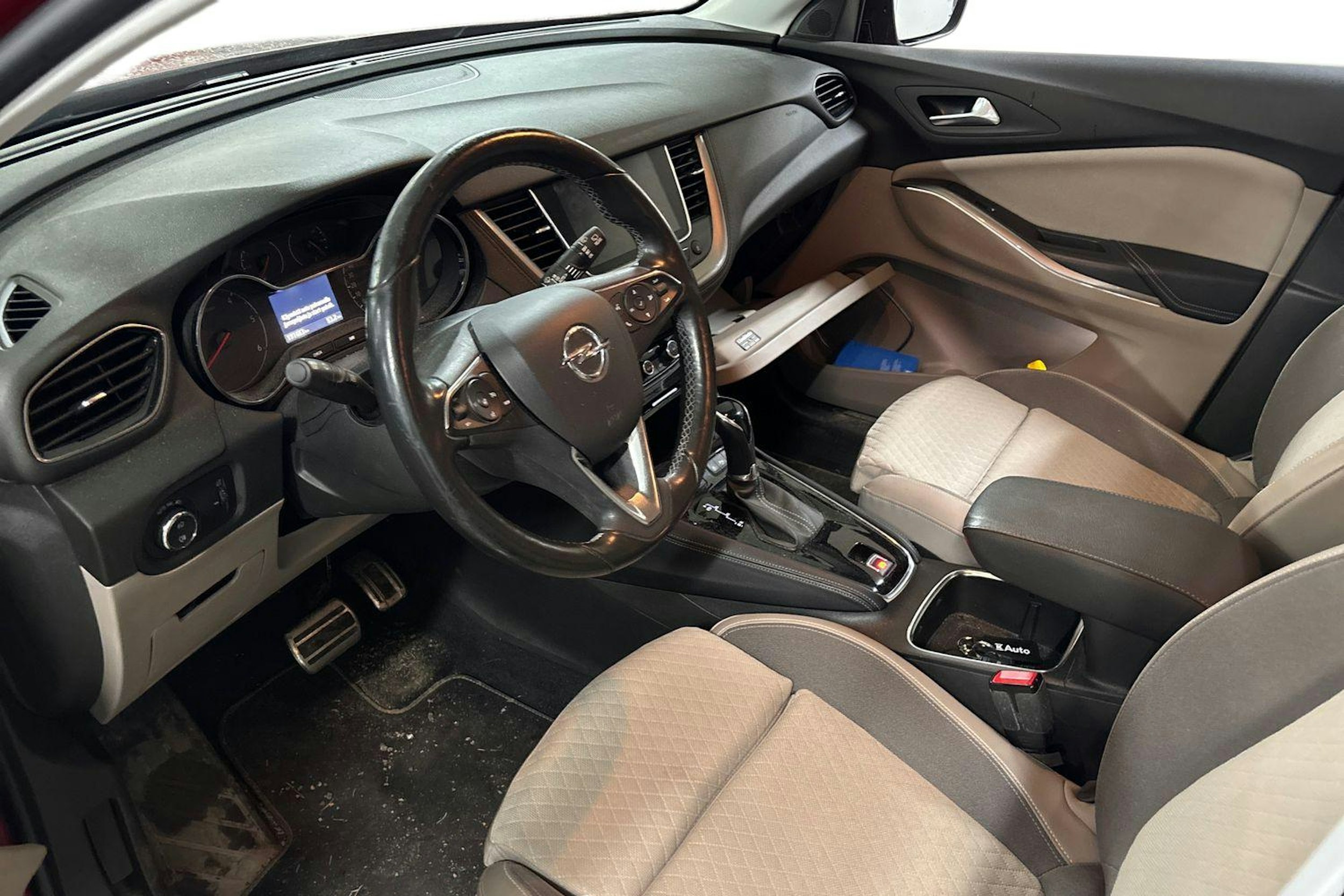 punainen Opel Grandland X 2018 kuva 3.