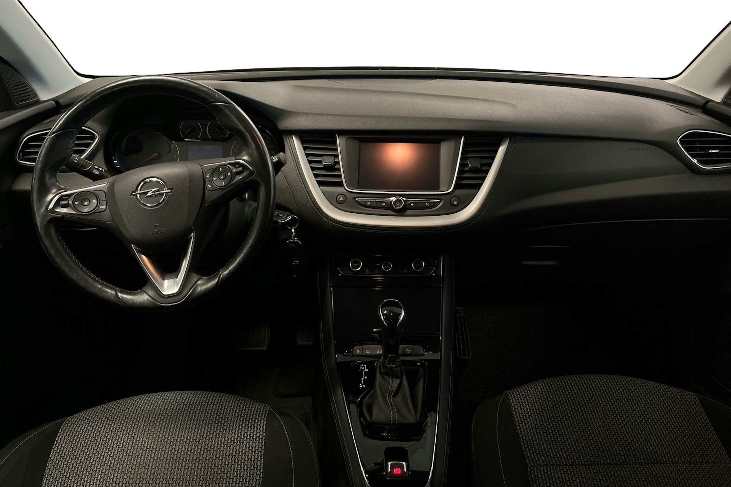 musta Opel Grandland X 2018 kuva 9.
