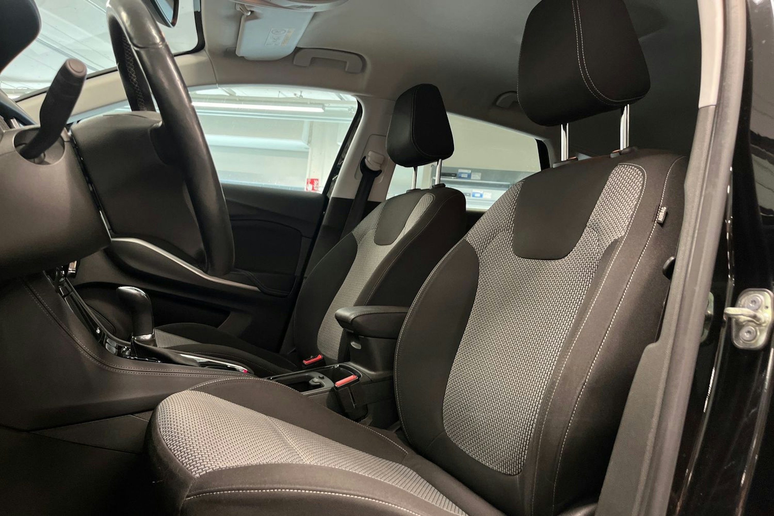 musta Opel Grandland X 2018 kuva 14.