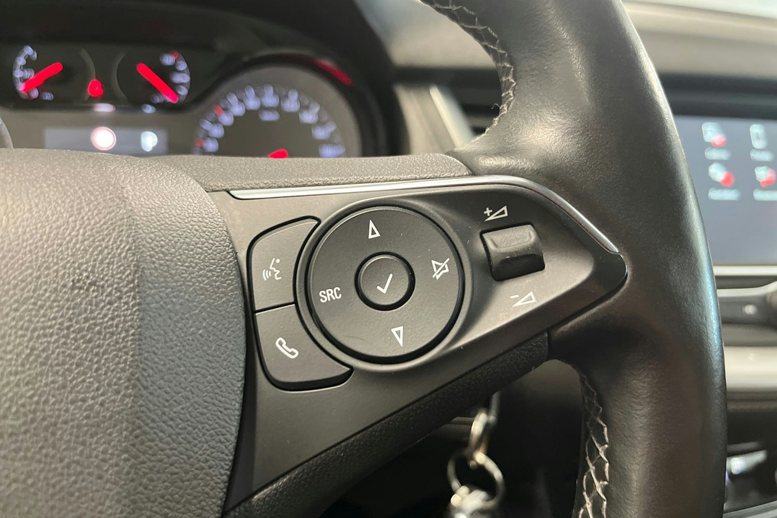 musta Opel Grandland X 2018 kuva 17.