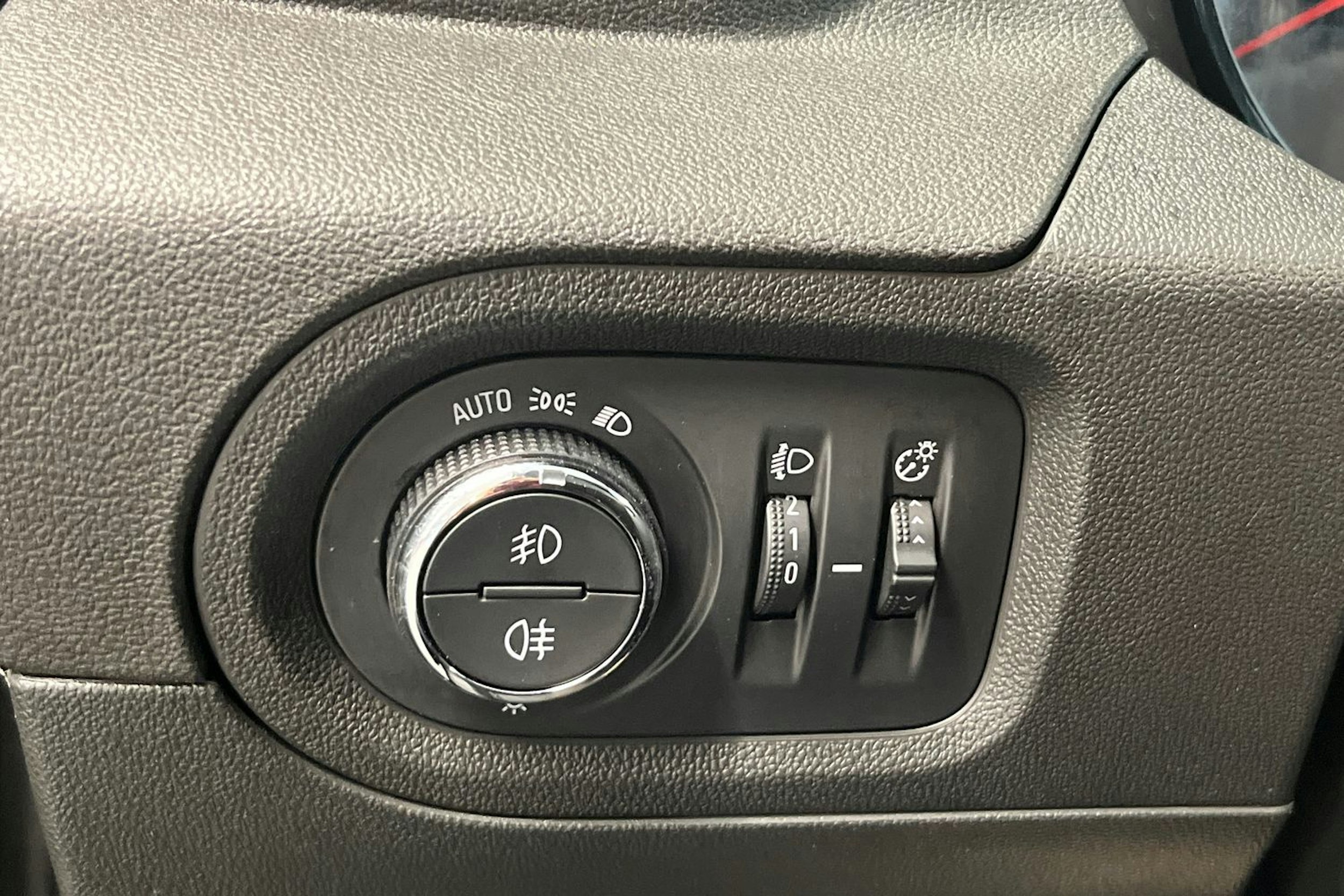 musta Opel Grandland X 2018 kuva 24.