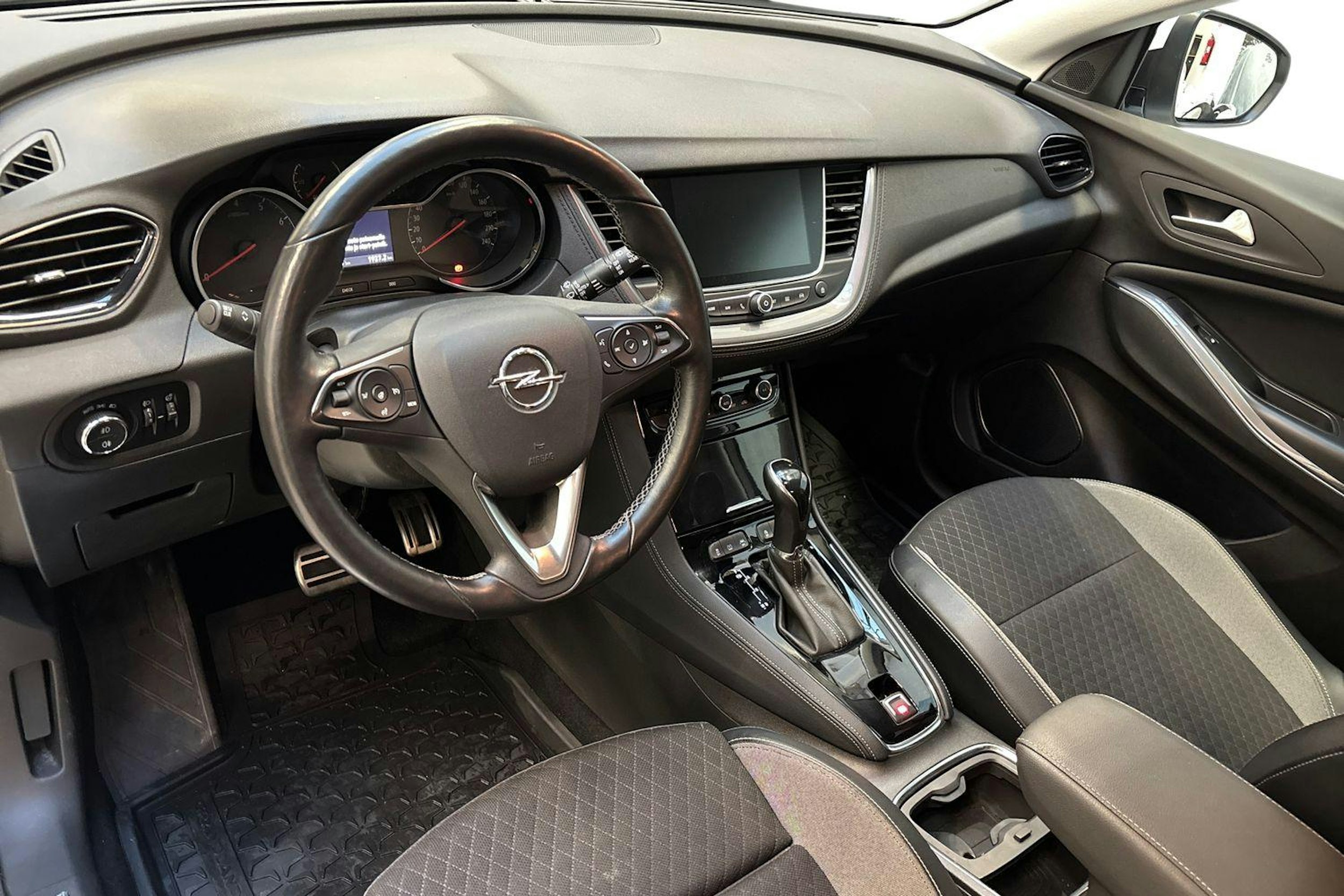 valkoinen Opel Grandland X 2018 kuva 7.
