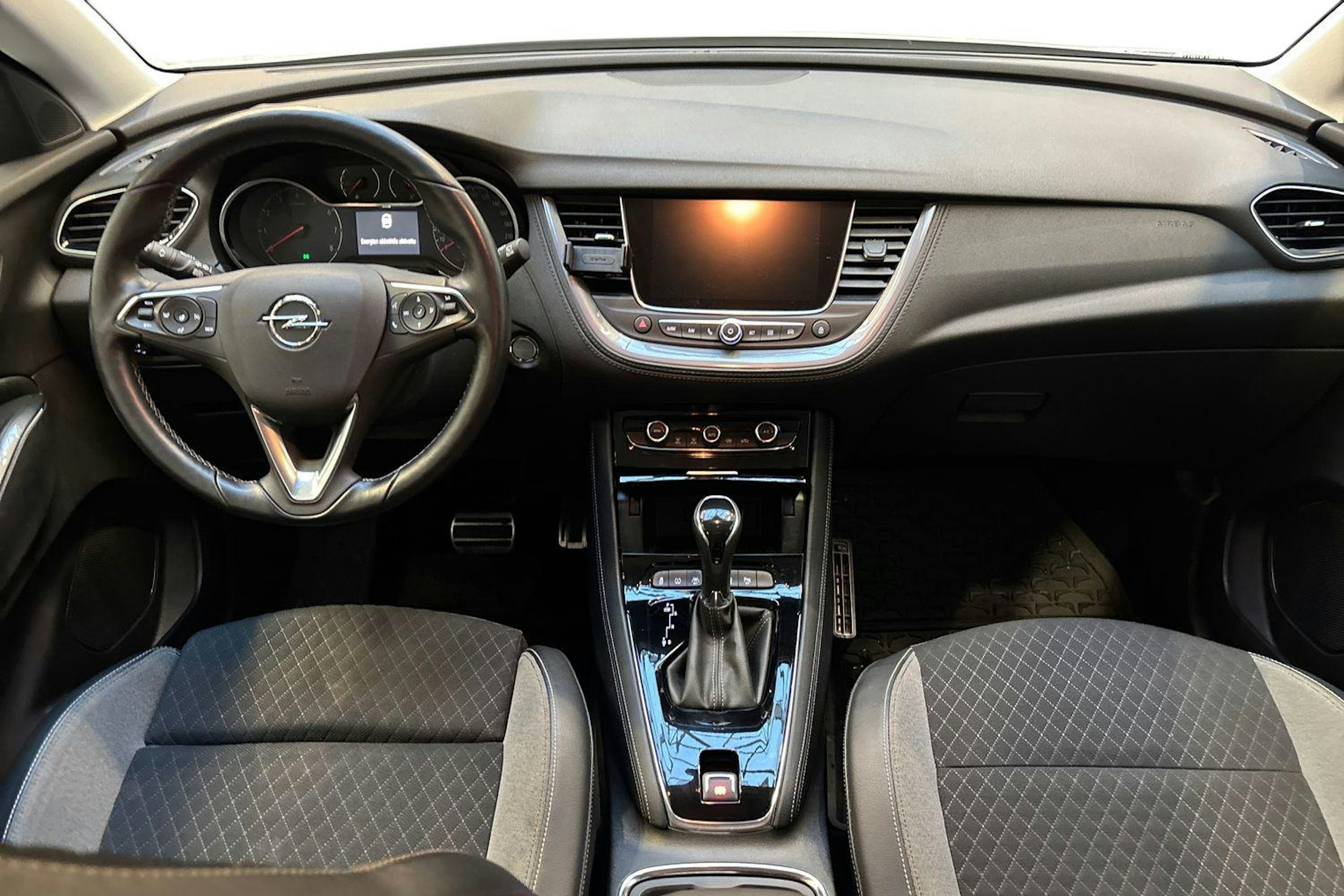 valkoinen Opel Grandland X 2018 kuva 9.