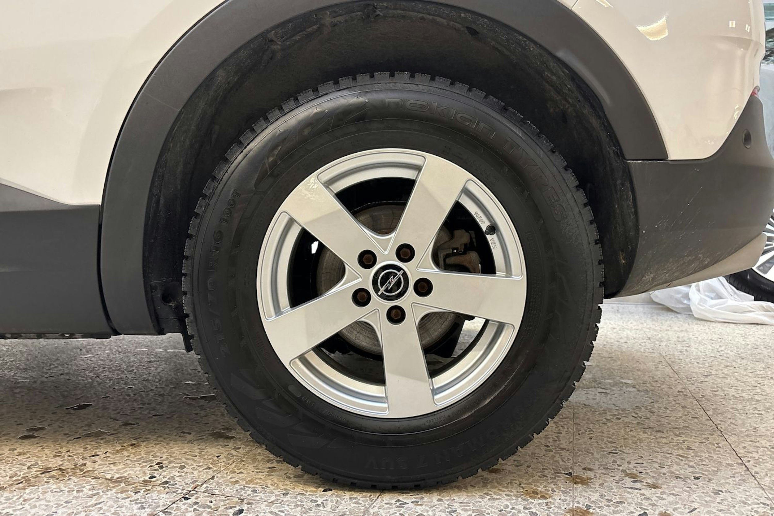 valkoinen Opel Grandland X 2018 kuva 13.