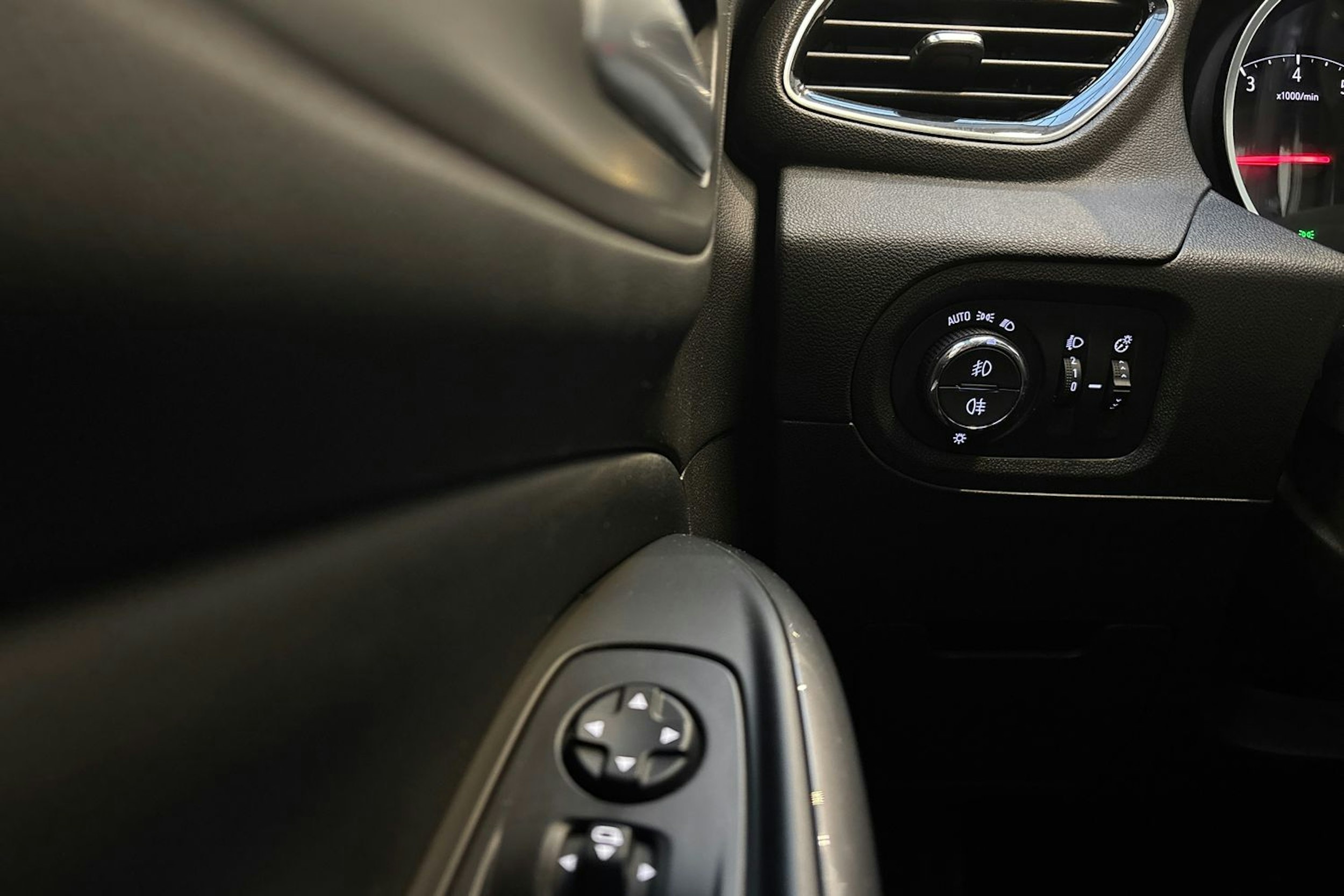 valkoinen Opel Grandland X 2018 kuva 17.