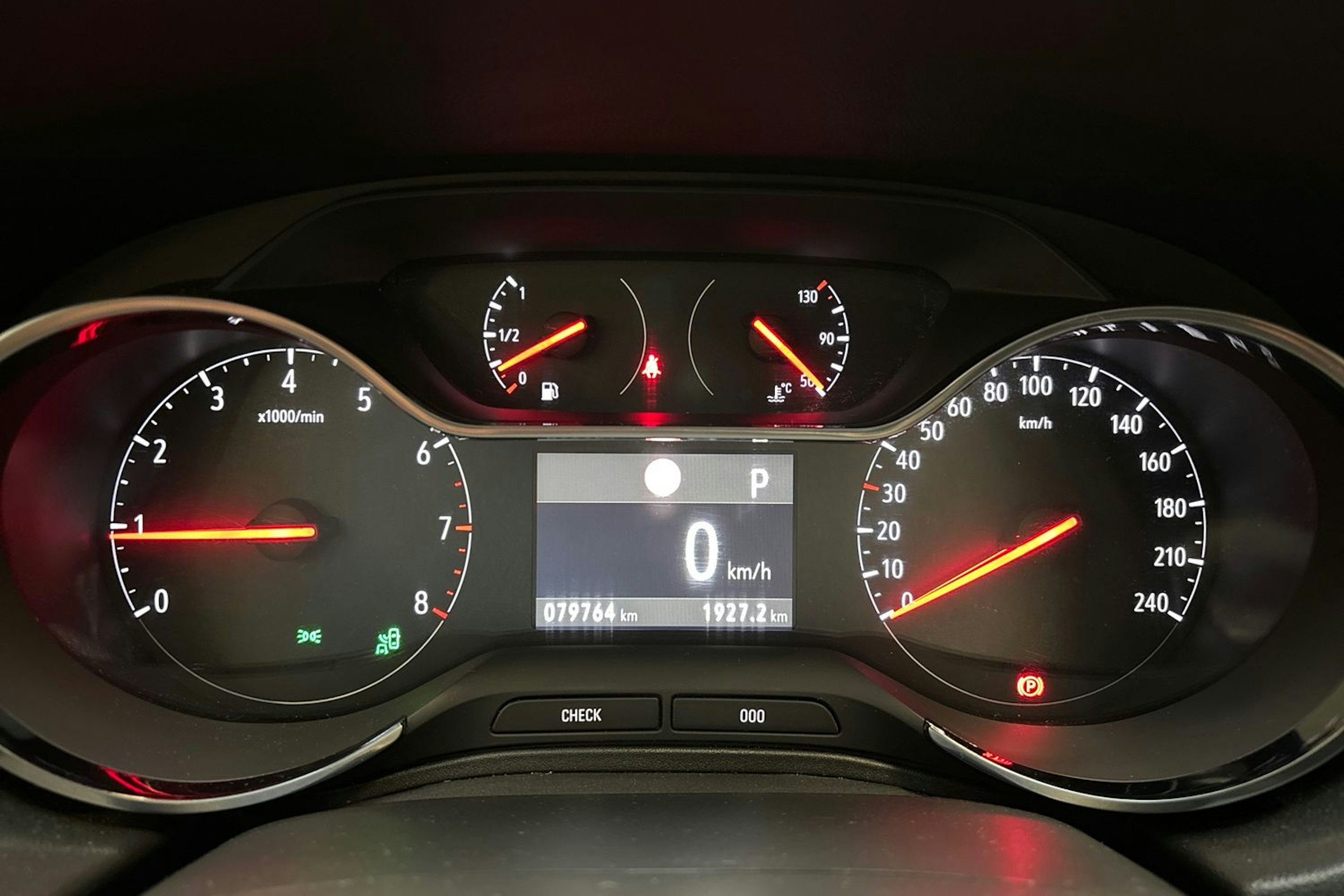 valkoinen Opel Grandland X 2018 kuva 19.