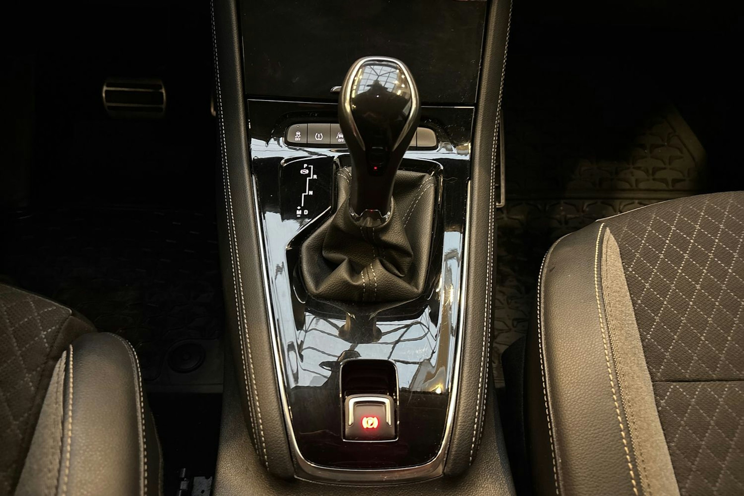 valkoinen Opel Grandland X 2018 kuva 22.