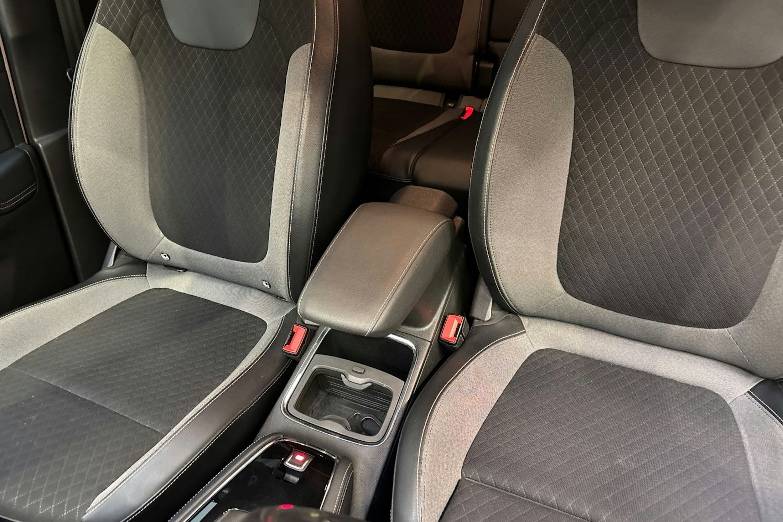 valkoinen Opel Grandland X 2018 kuva 23.