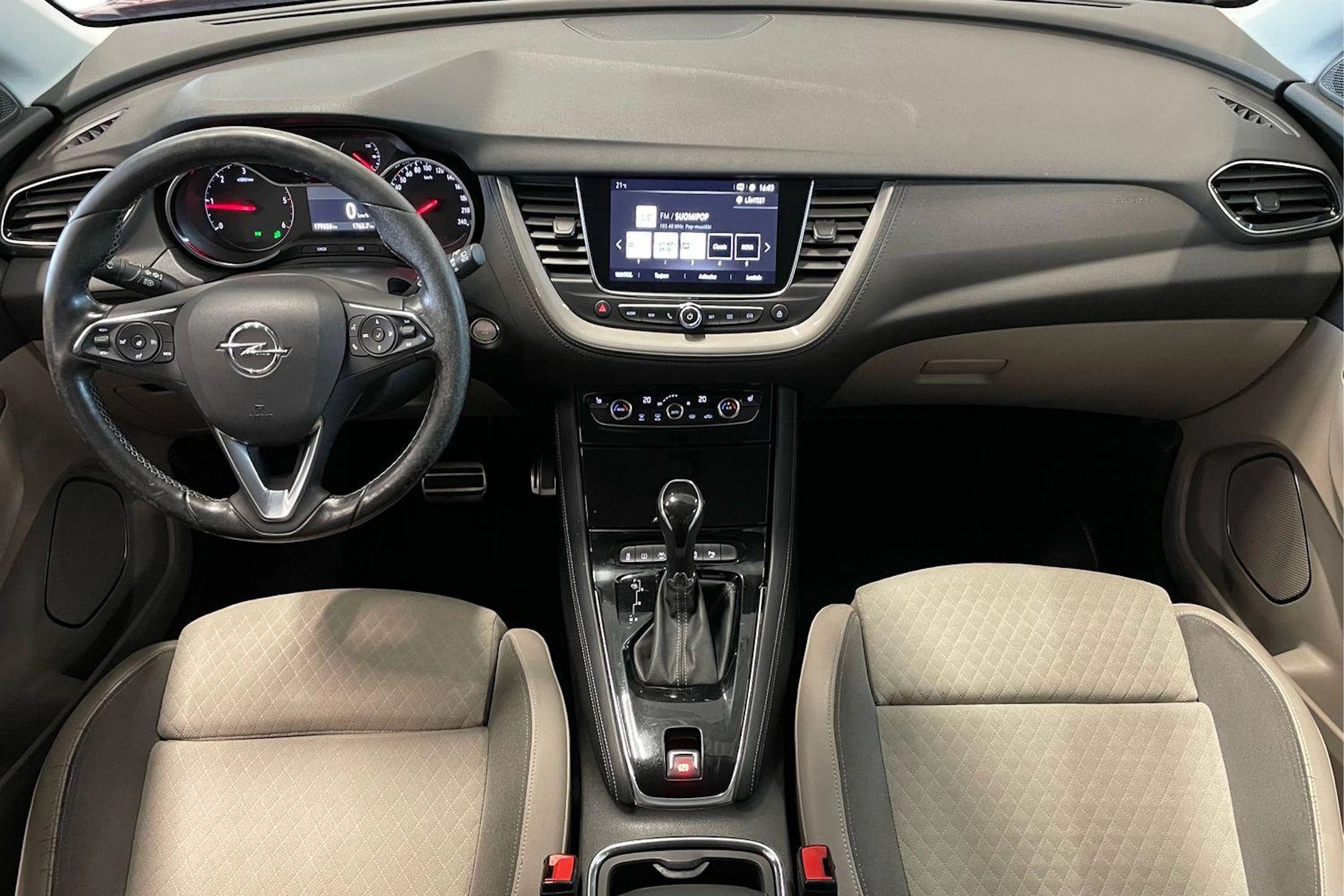 punainen Opel Grandland X 2018 kuva 7.