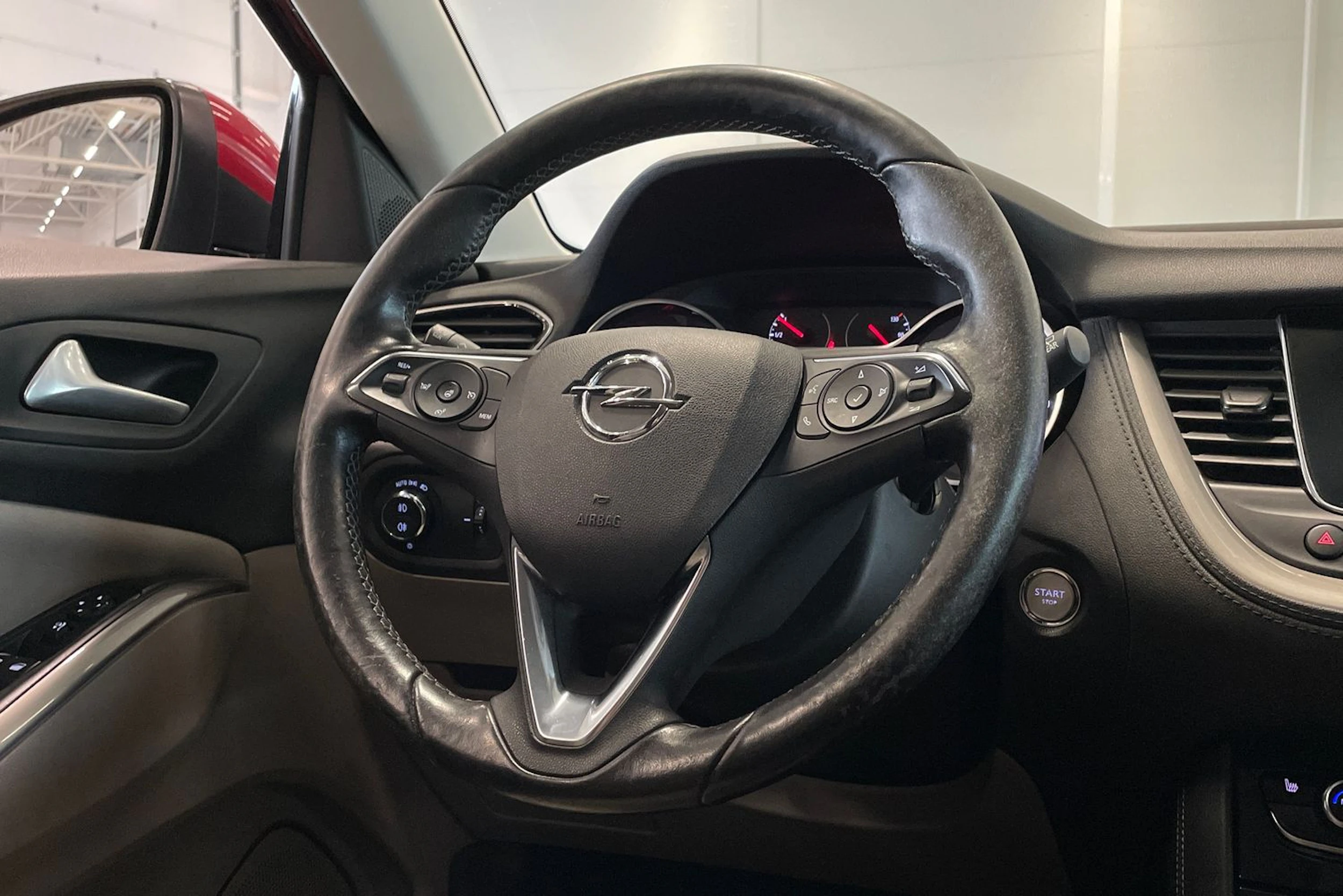 punainen Opel Grandland X 2018 kuva 12.