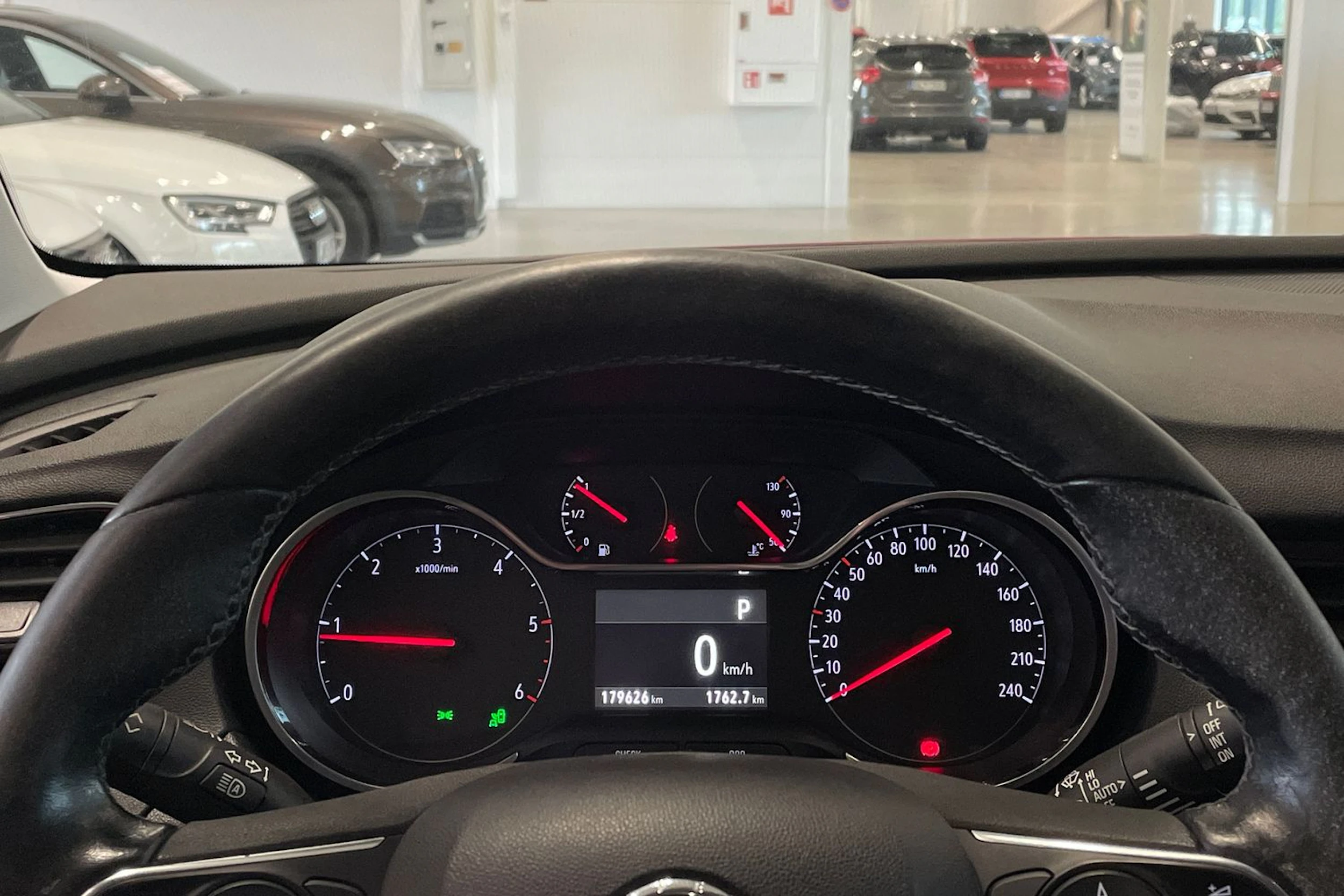 punainen Opel Grandland X 2018 kuva 13.
