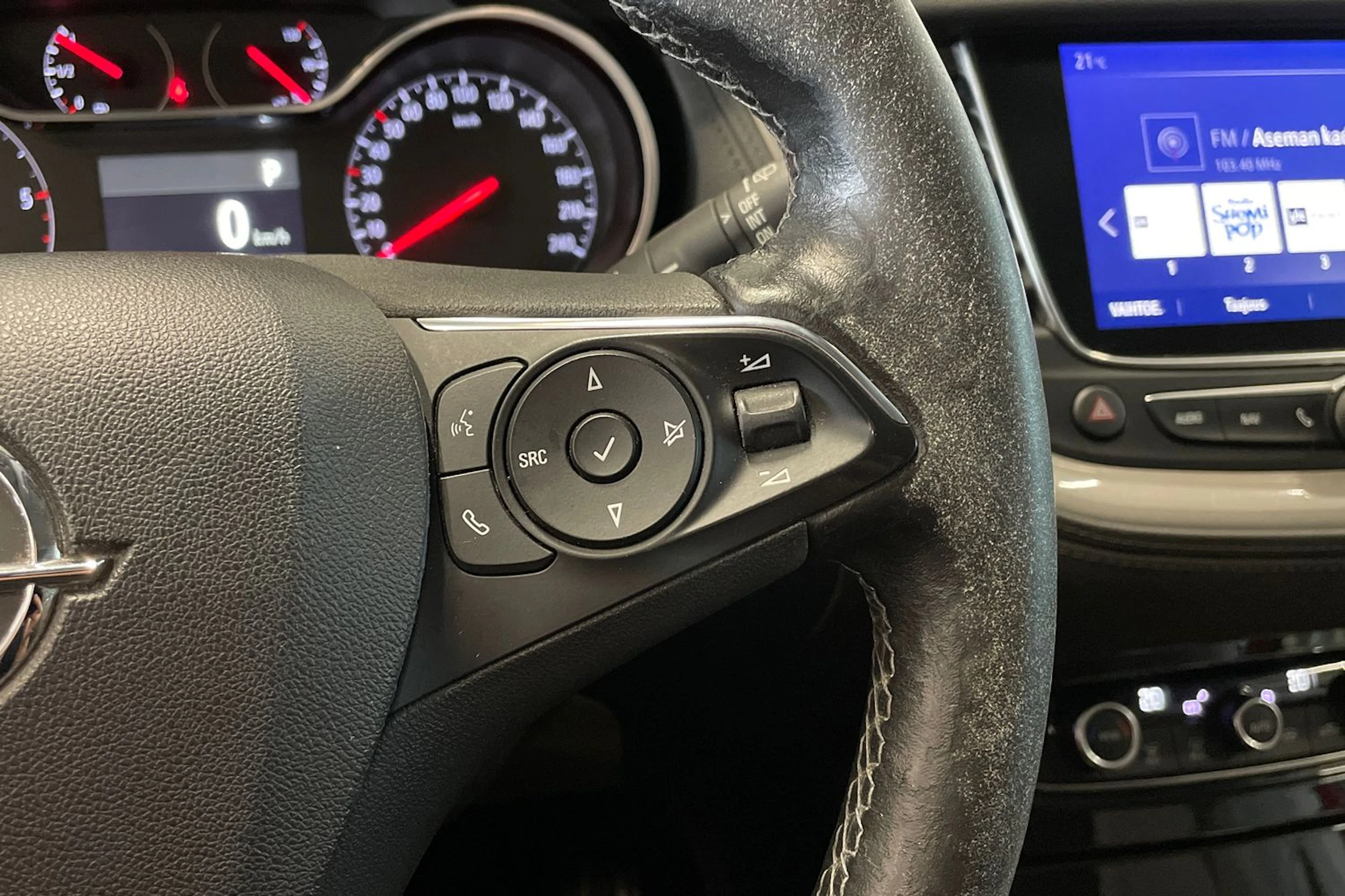 punainen Opel Grandland X 2018 kuva 14.