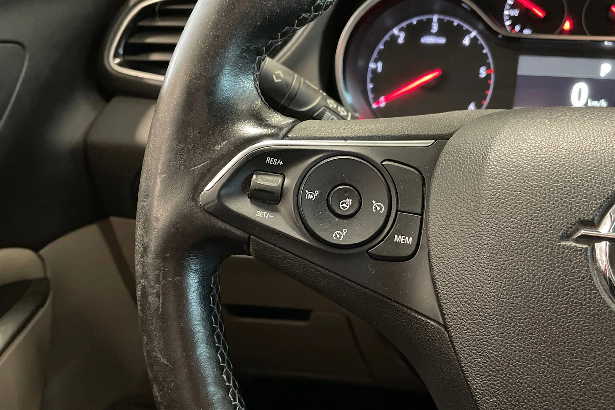 punainen Opel Grandland X 2018 kuva 15.