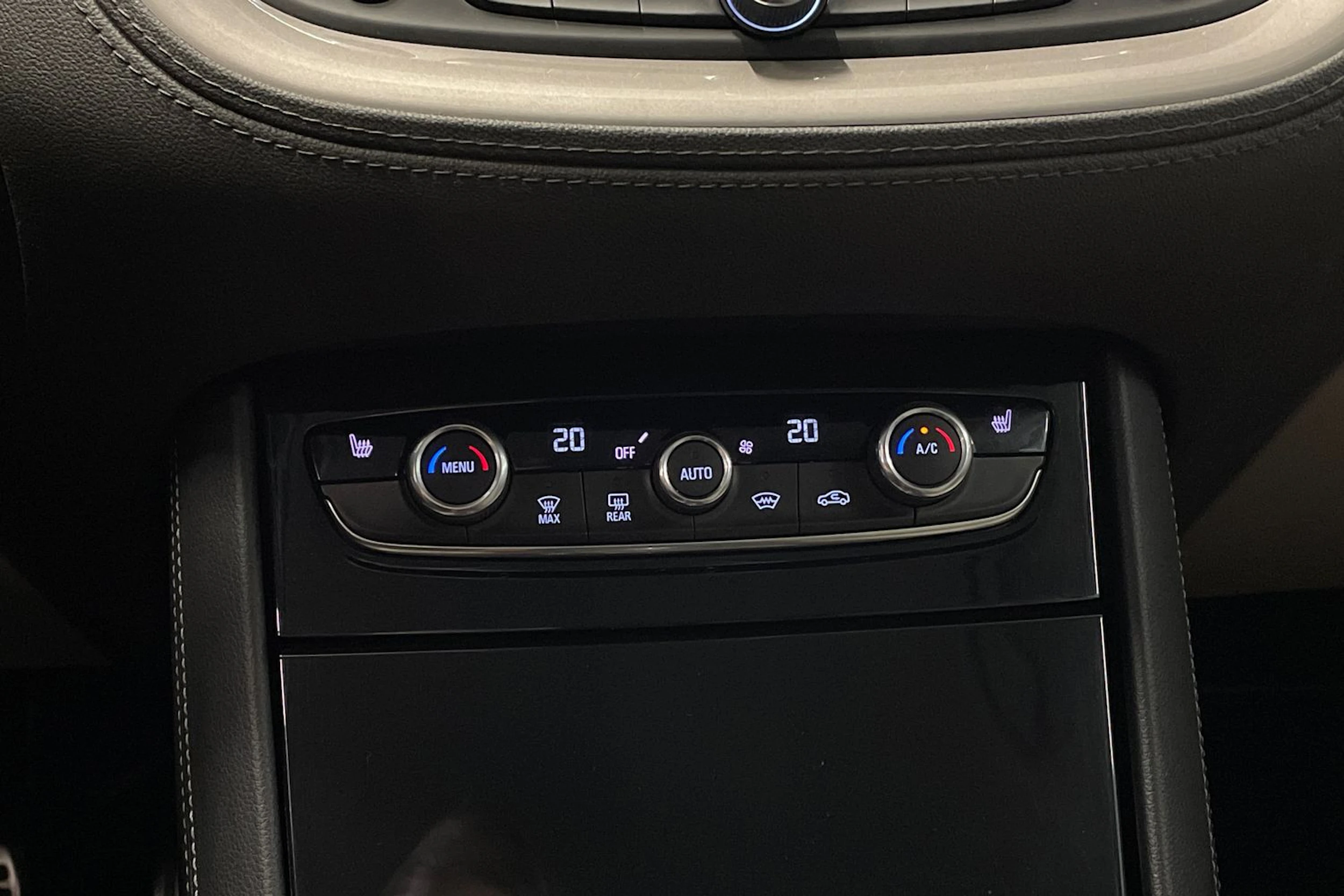 punainen Opel Grandland X 2018 kuva 20.