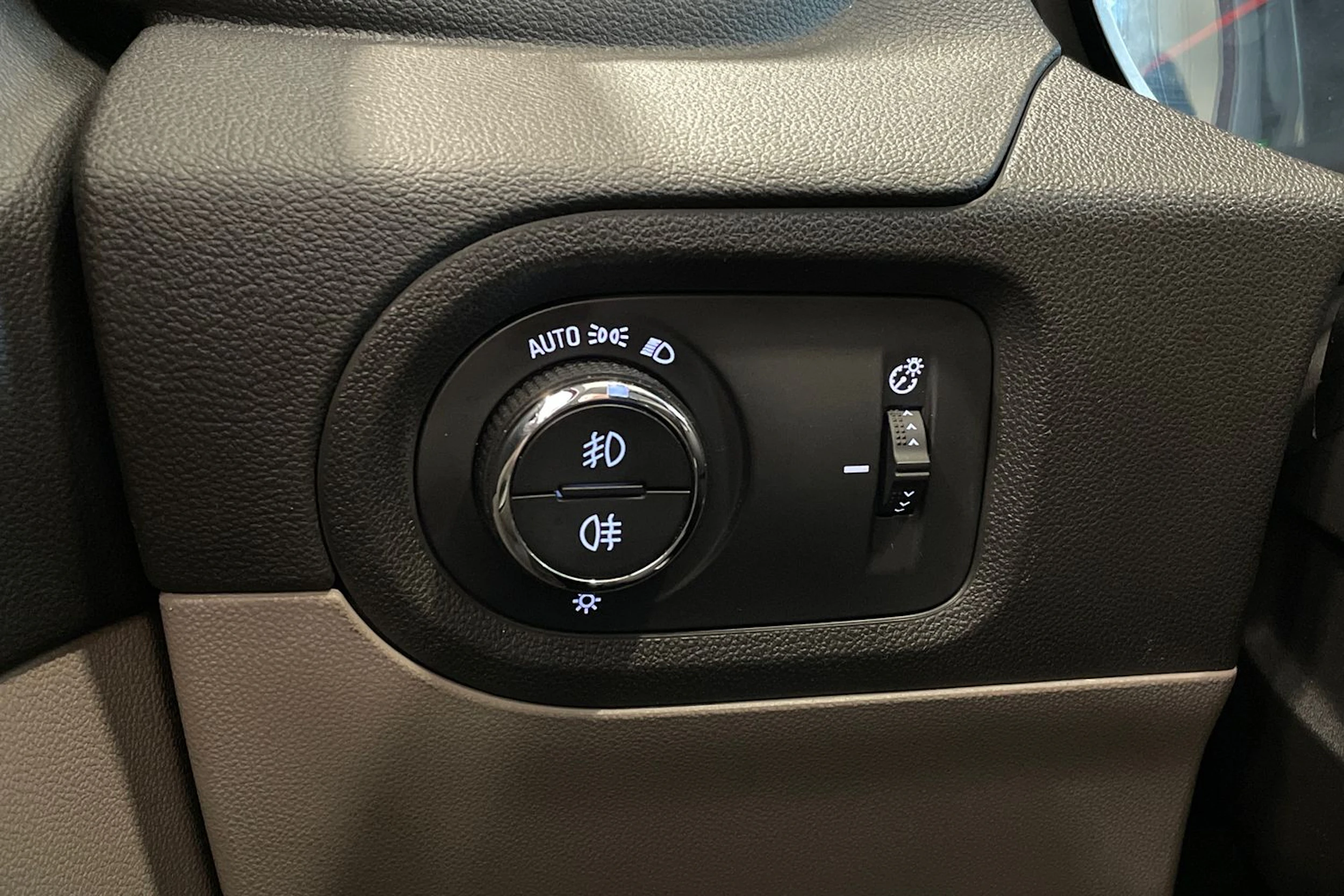 punainen Opel Grandland X 2018 kuva 23.