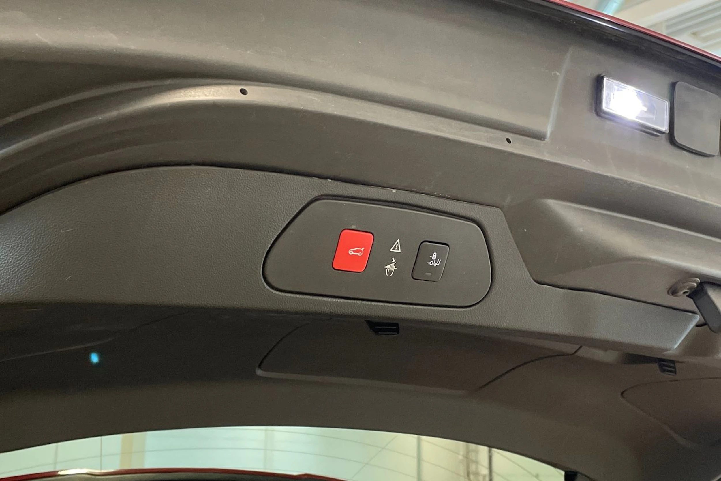 punainen Opel Grandland X 2018 kuva 25.