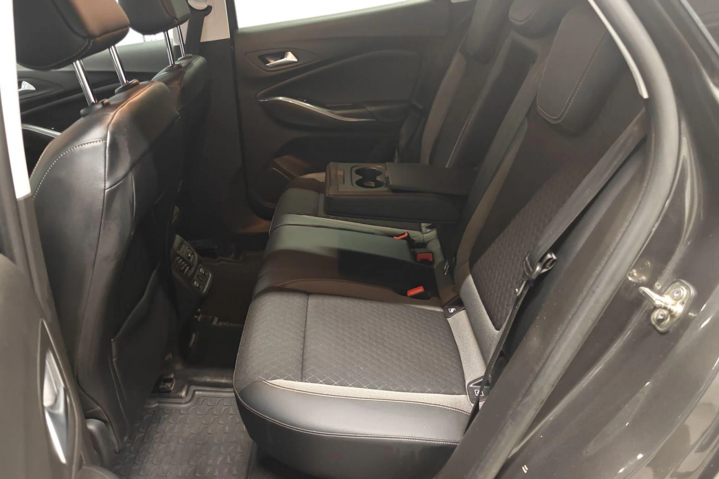 harmaa Opel Grandland X 2018 kuva 10.