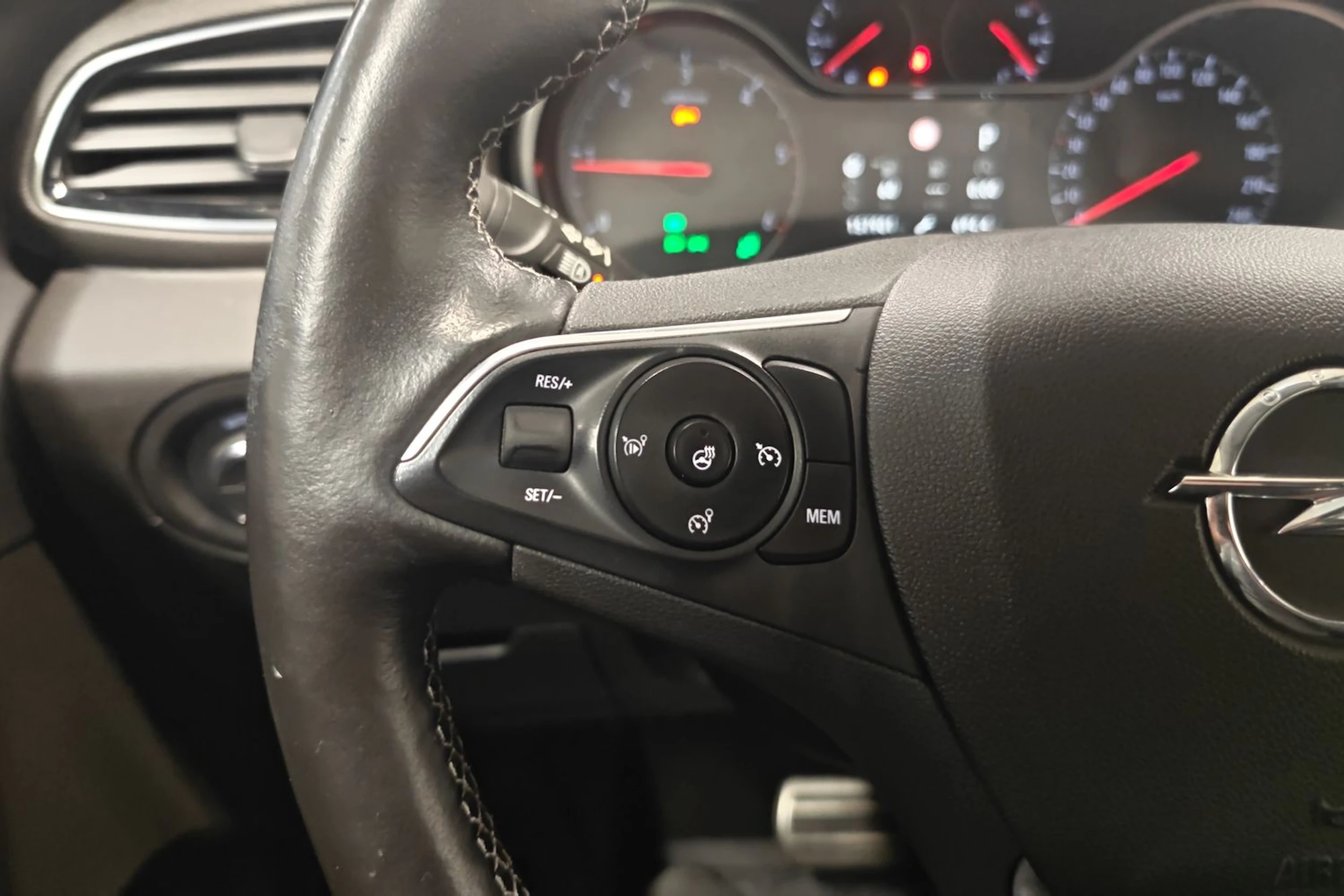 harmaa Opel Grandland X 2018 kuva 18.