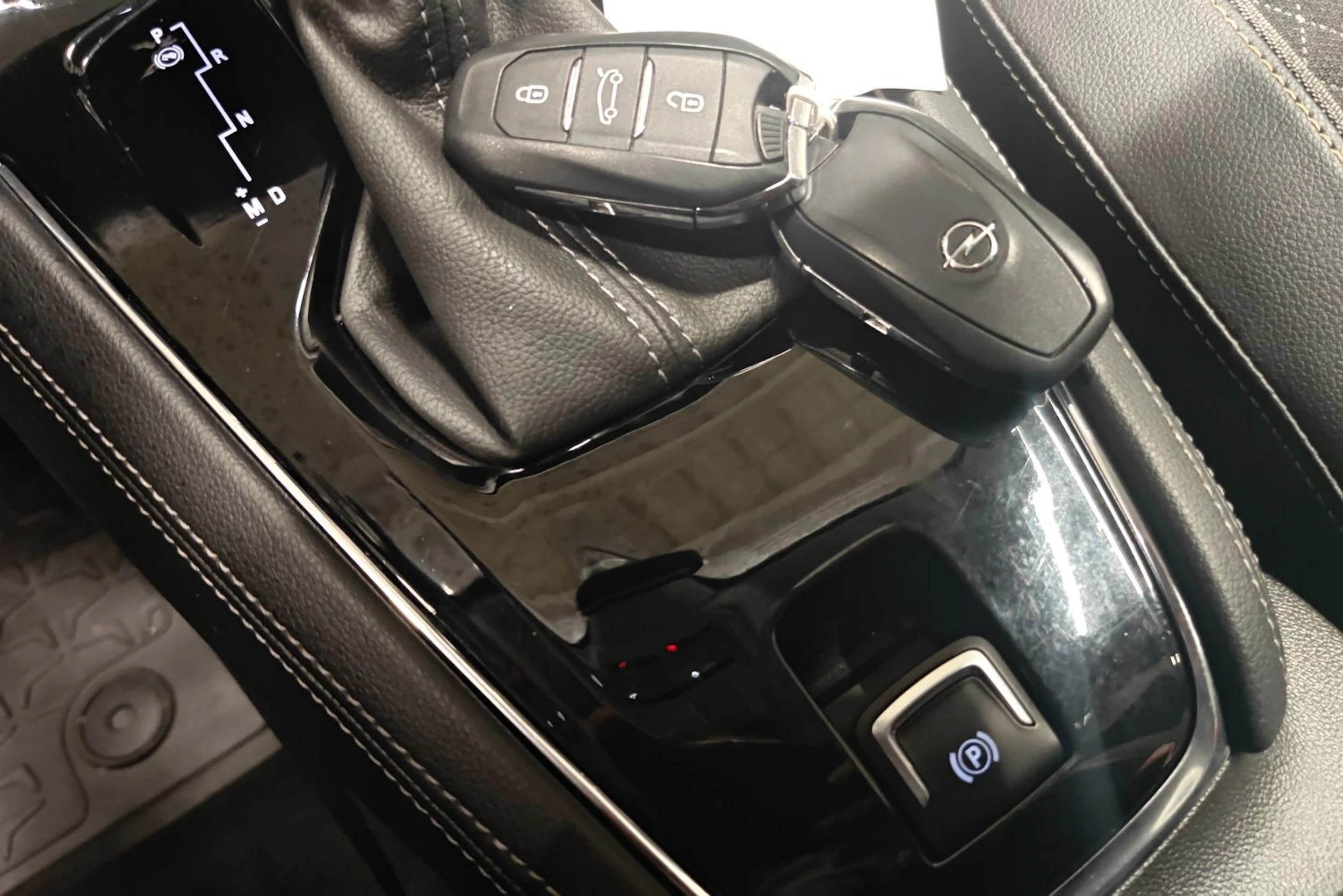 harmaa Opel Grandland X 2018 kuva 28.