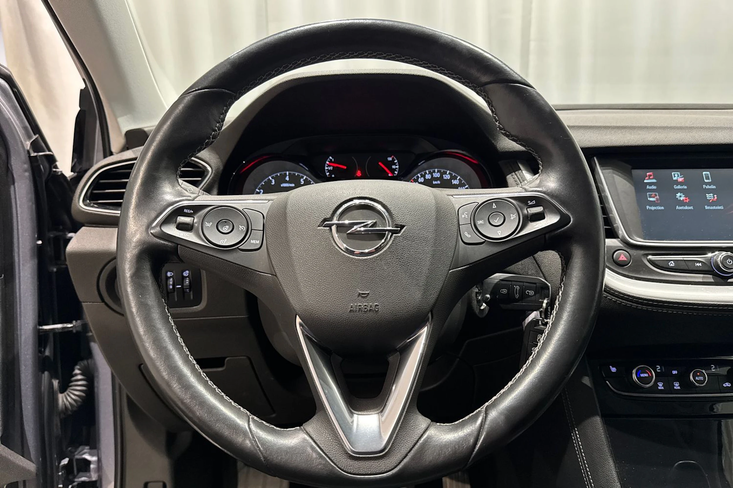 harmaa Opel Grandland X 2018 kuva 18.