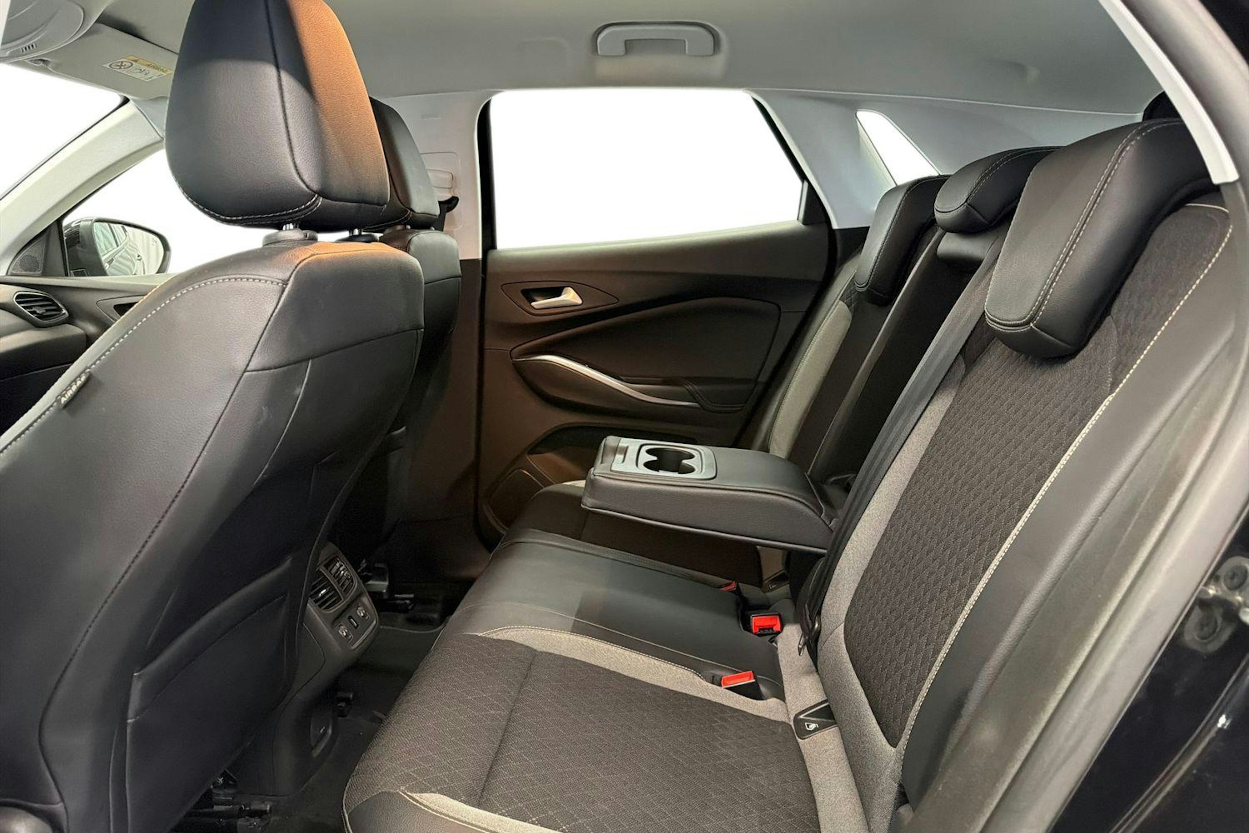 musta Opel Grandland X 2019 kuva 10.