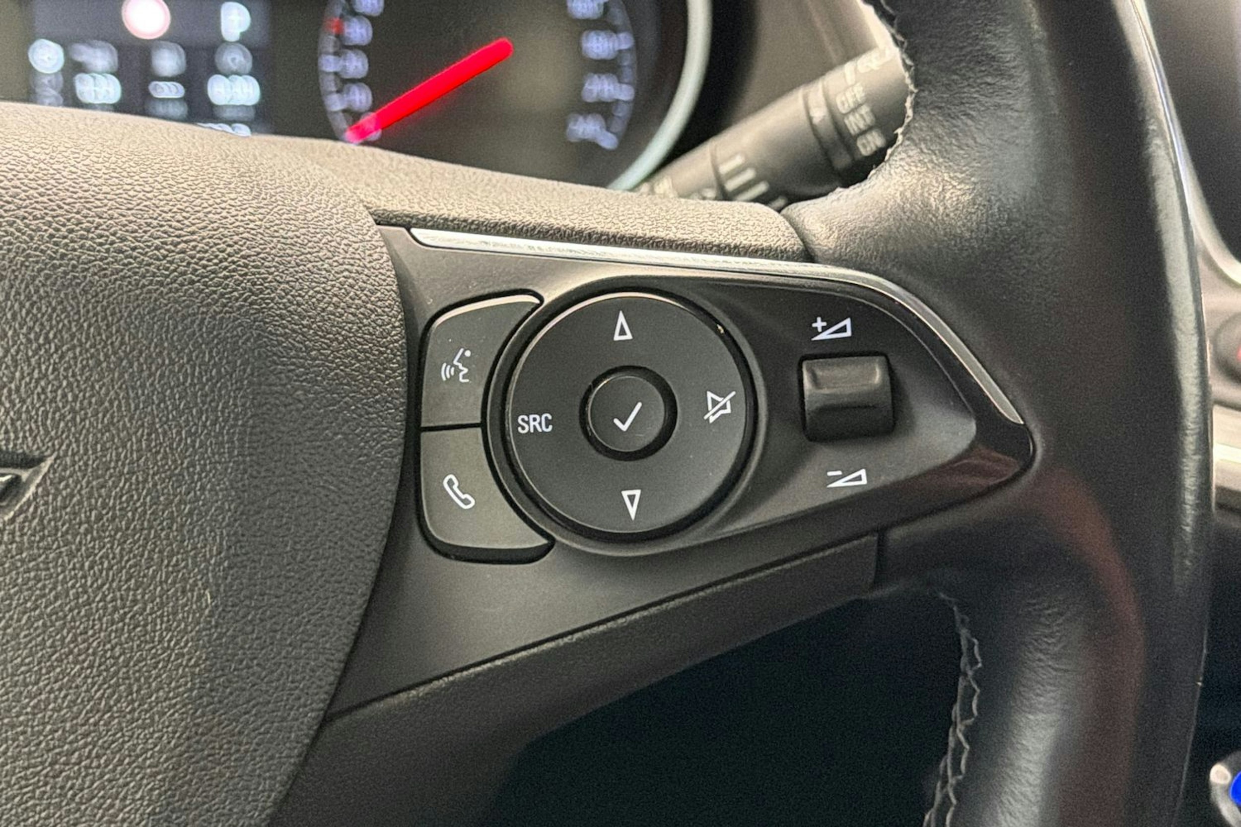 musta Opel Grandland X 2019 kuva 14.