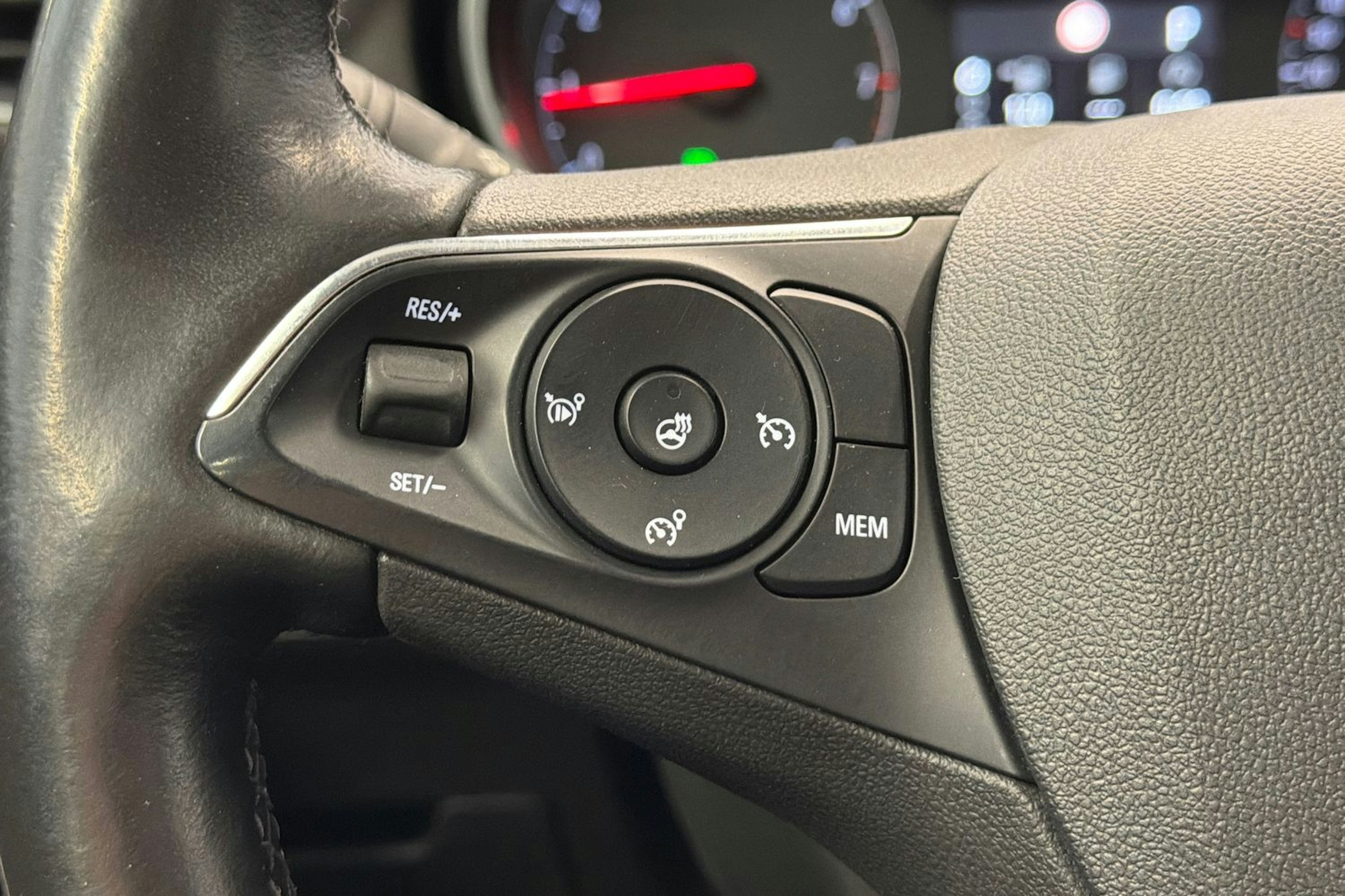 musta Opel Grandland X 2019 kuva 15.