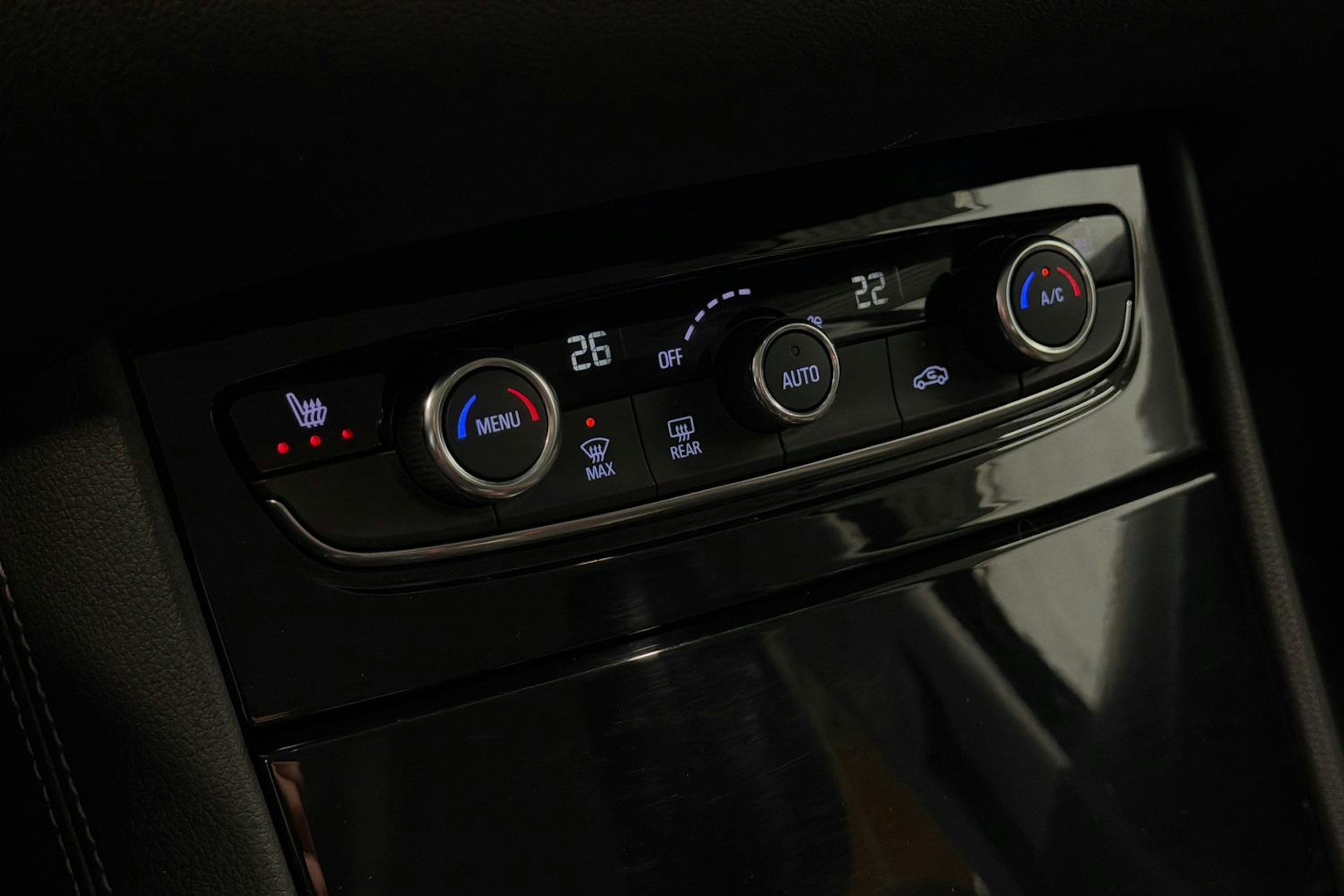 musta Opel Grandland X 2019 kuva 19.