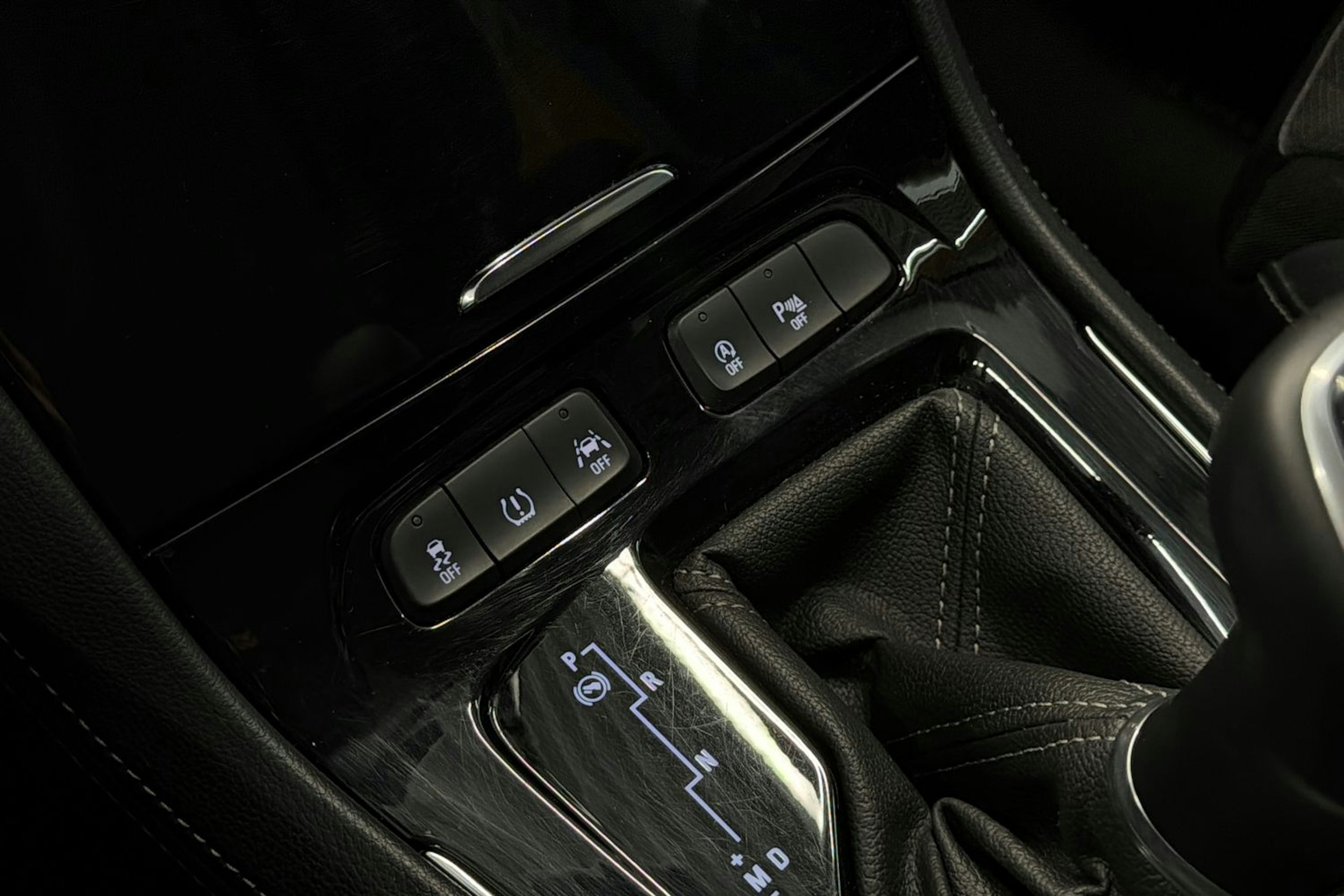 musta Opel Grandland X 2019 kuva 20.