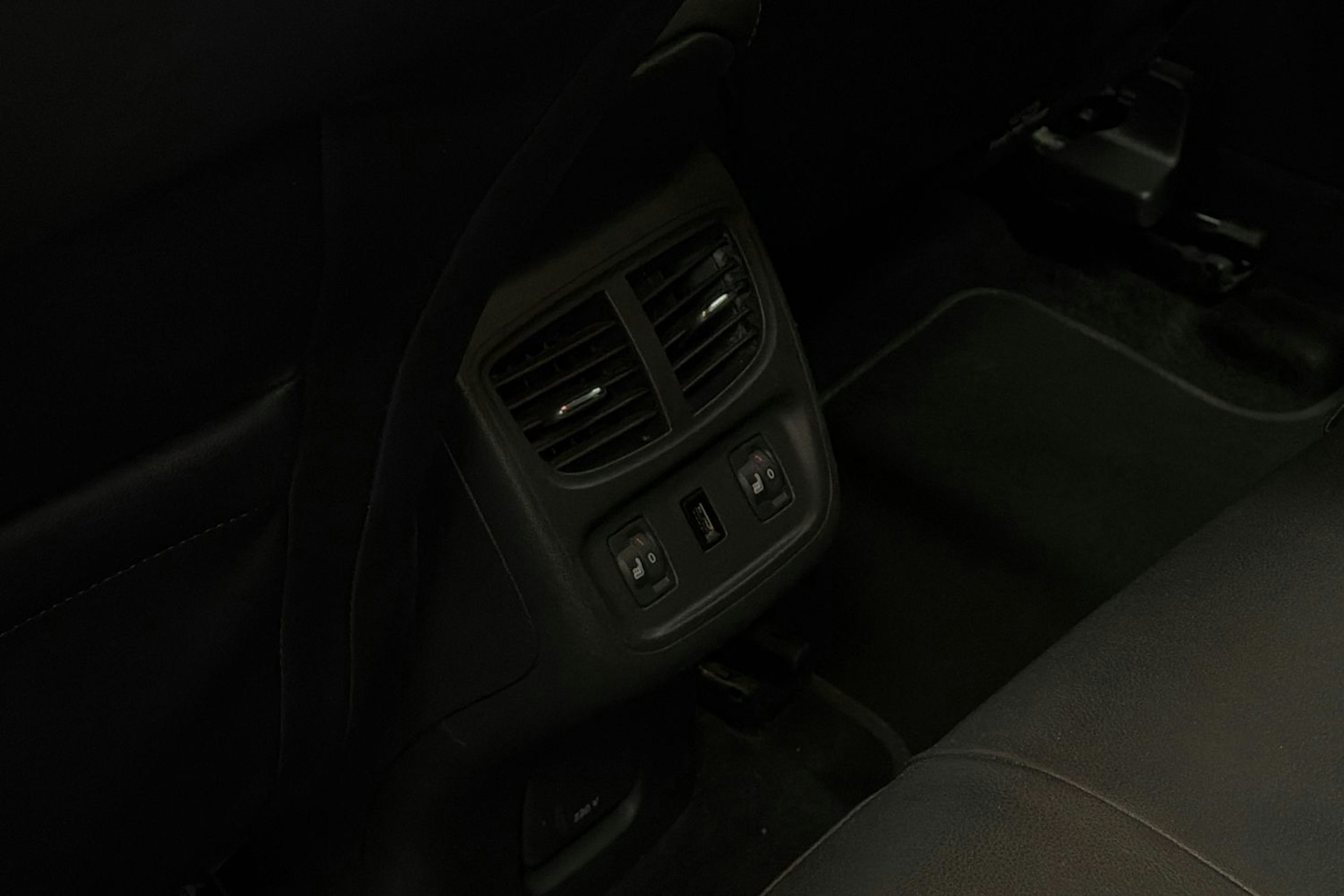 musta Opel Grandland X 2019 kuva 22.