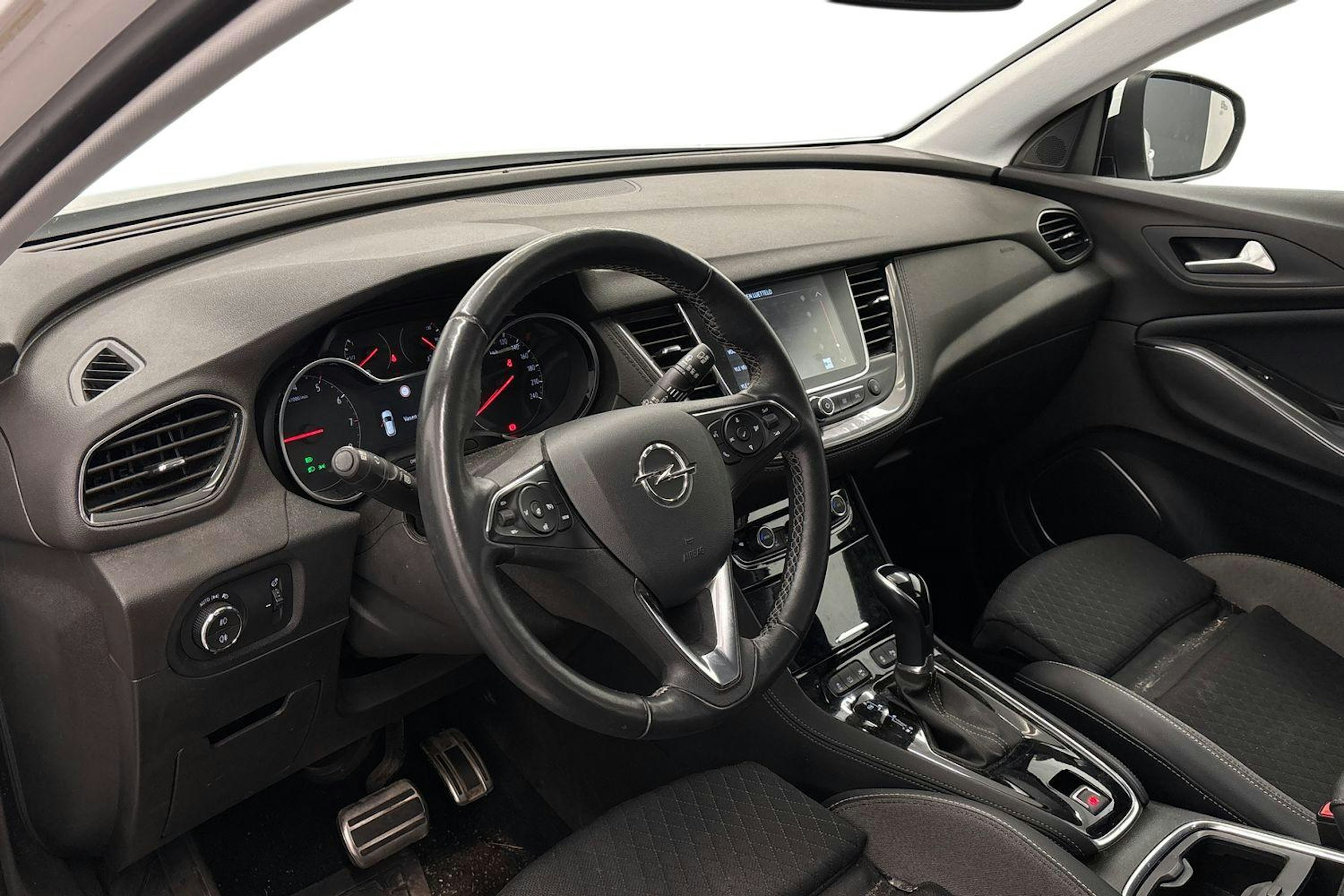 valkoinen Opel Grandland X 2019 kuva 3.