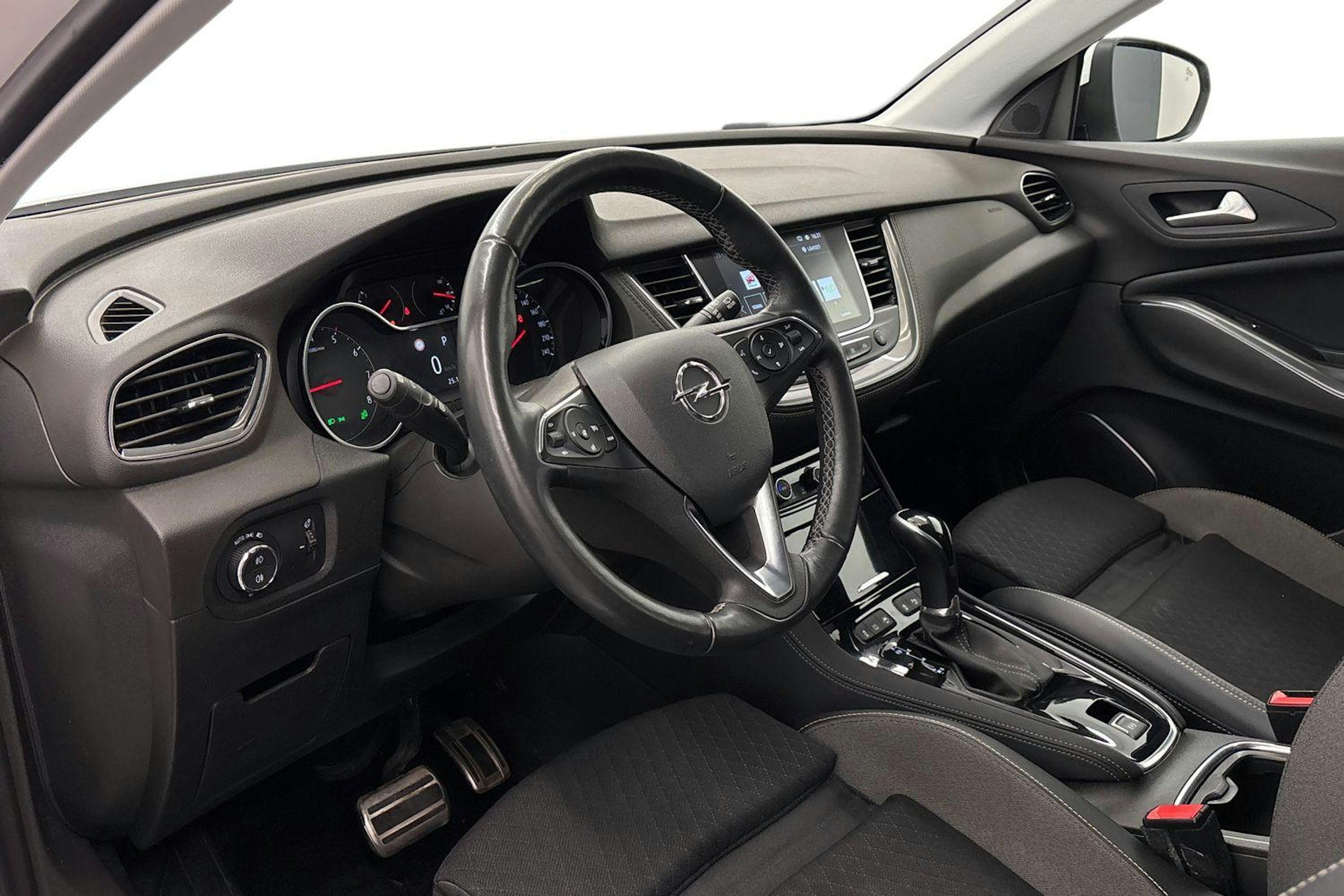 valkoinen Opel Grandland X 2019 kuva 7.