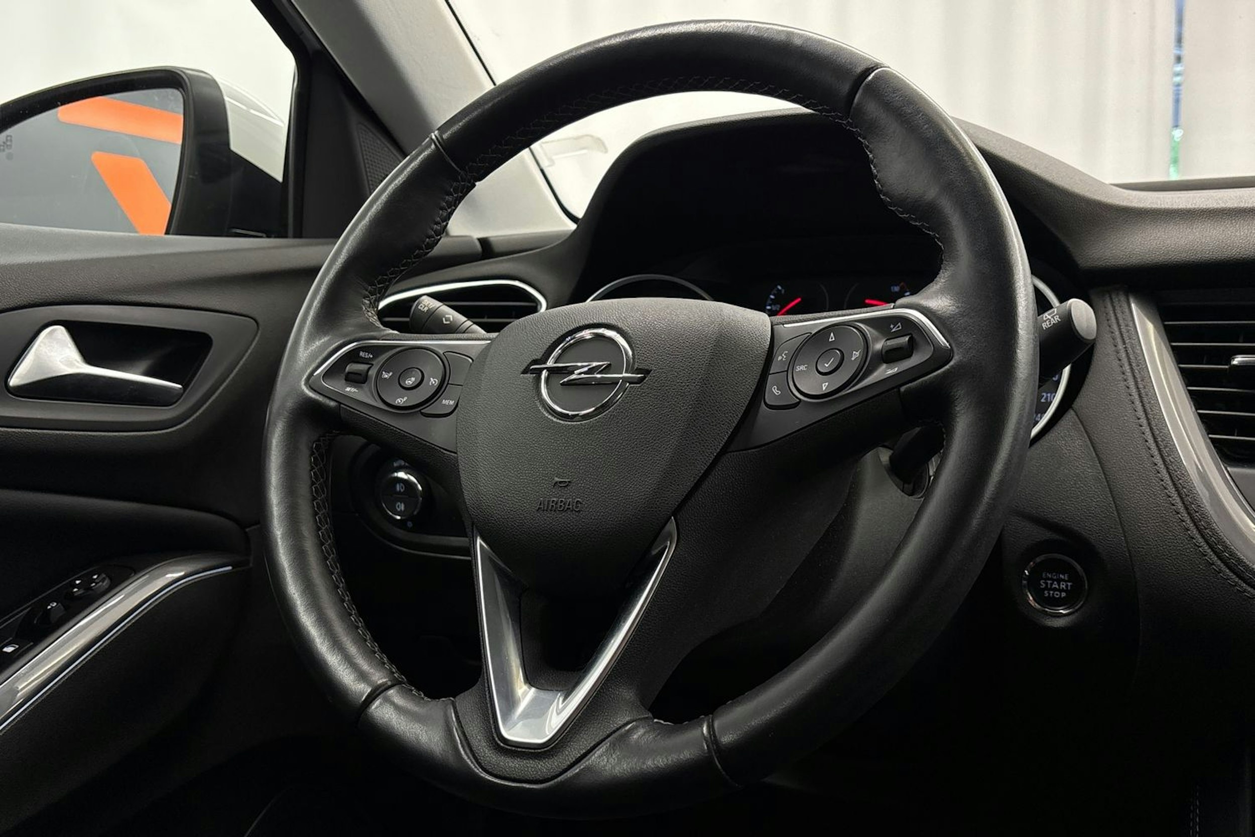 valkoinen Opel Grandland X 2019 kuva 15.