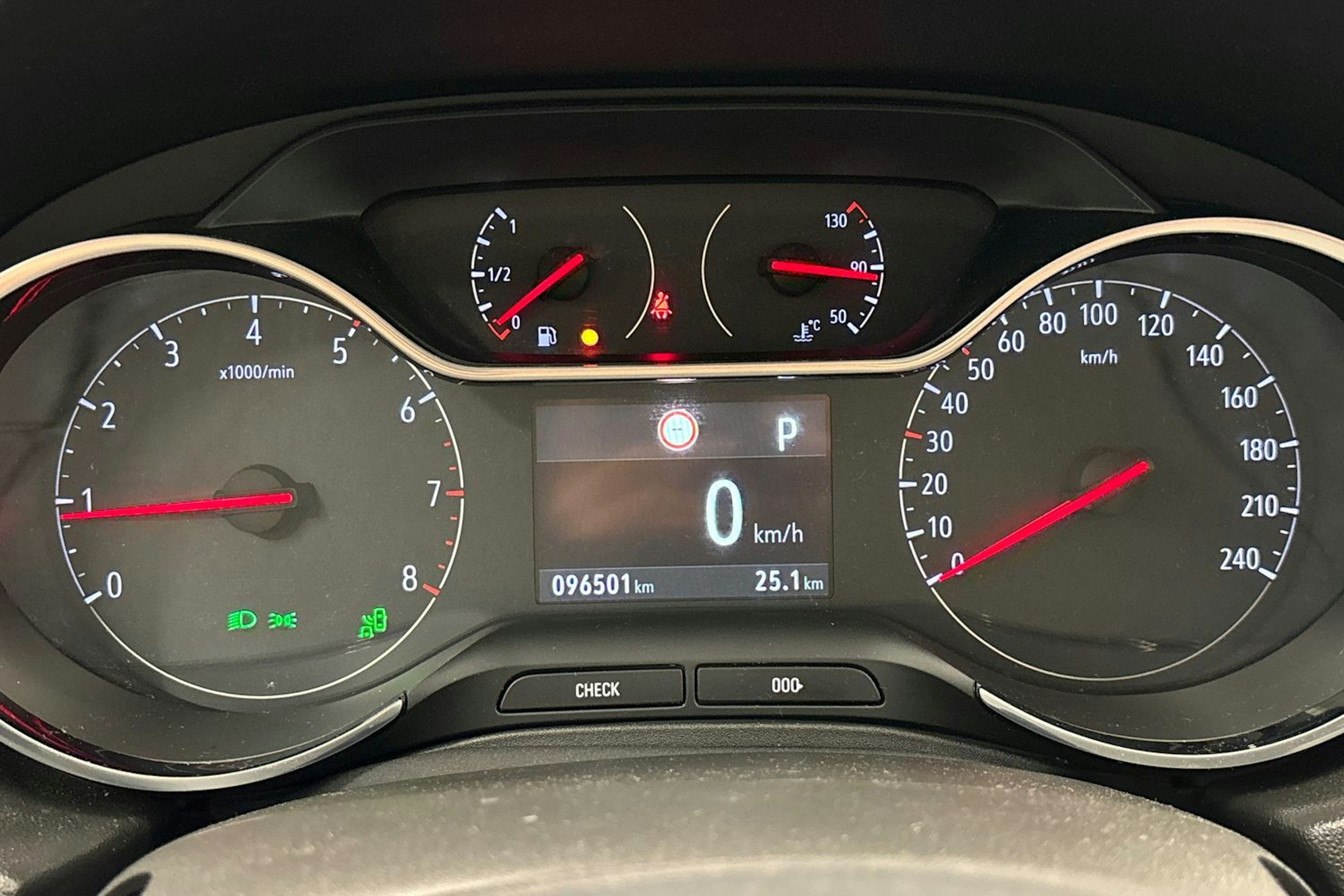valkoinen Opel Grandland X 2019 kuva 18.