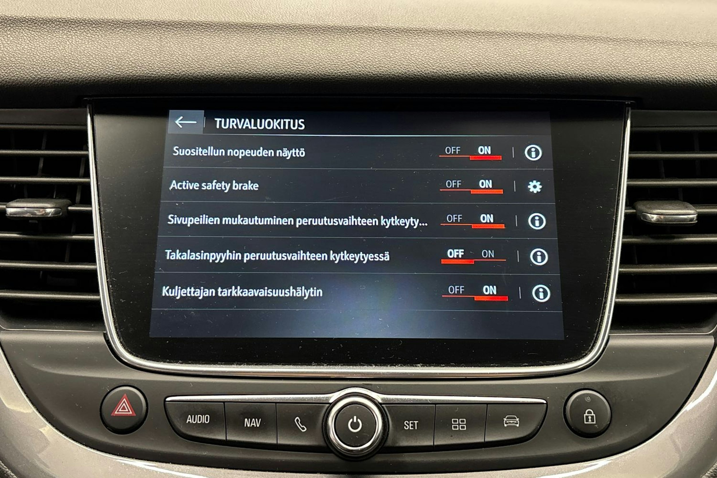 valkoinen Opel Grandland X 2019 kuva 22.