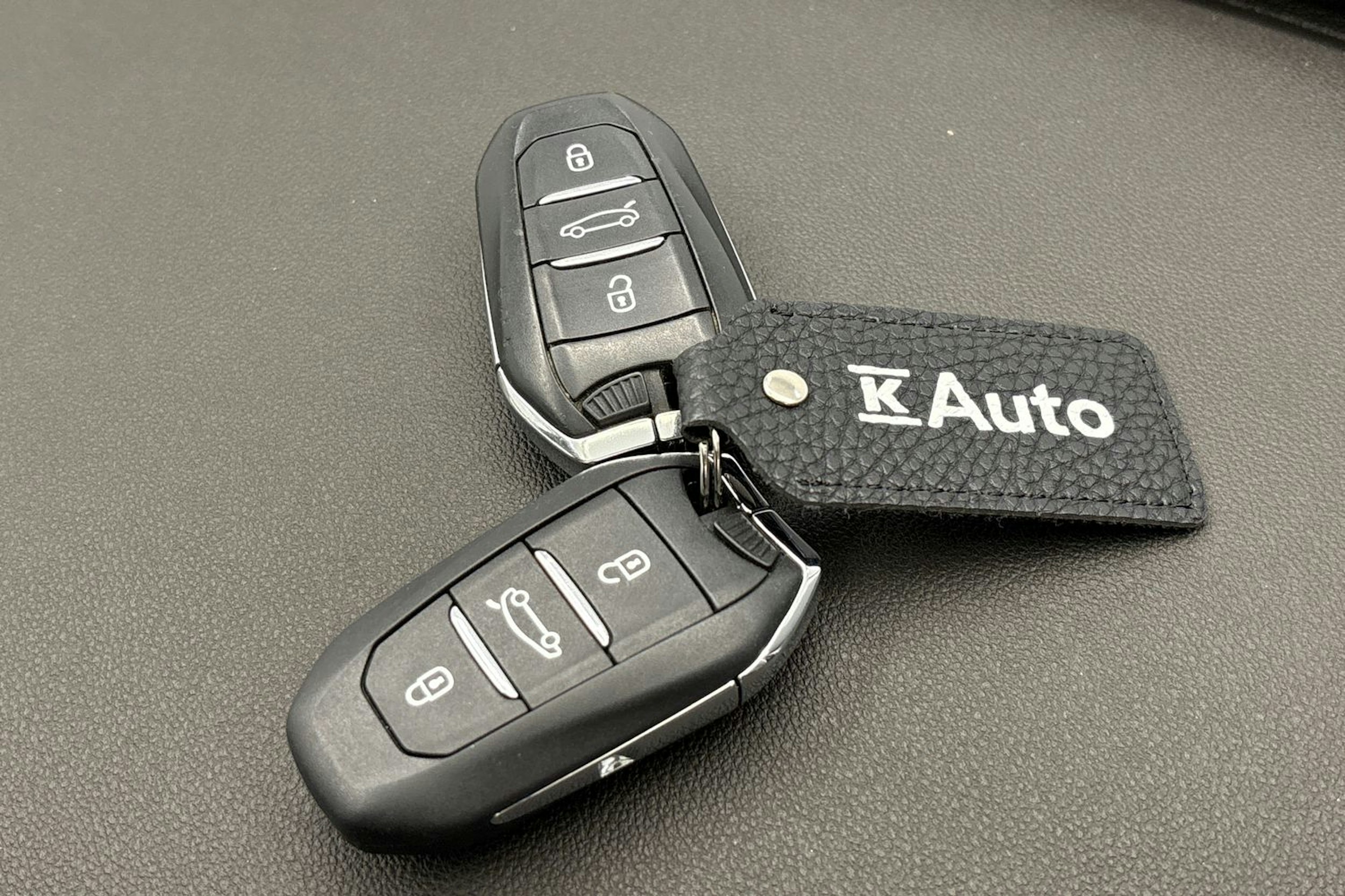 valkoinen Opel Grandland X 2019 kuva 26.