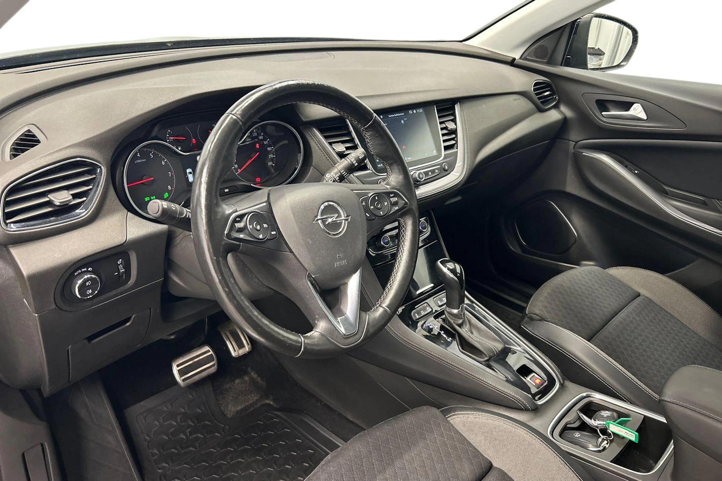 musta Opel Grandland X 2019 kuva 6.