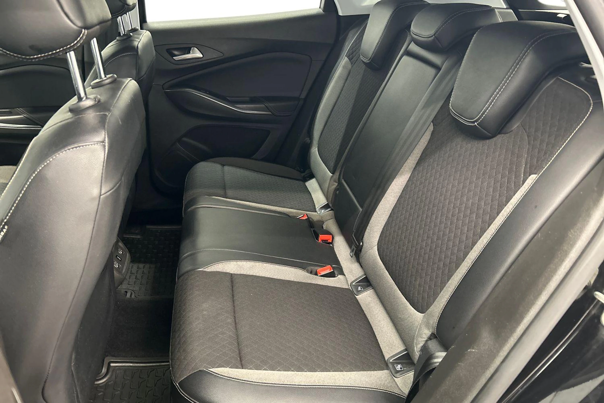 musta Opel Grandland X 2019 kuva 8.