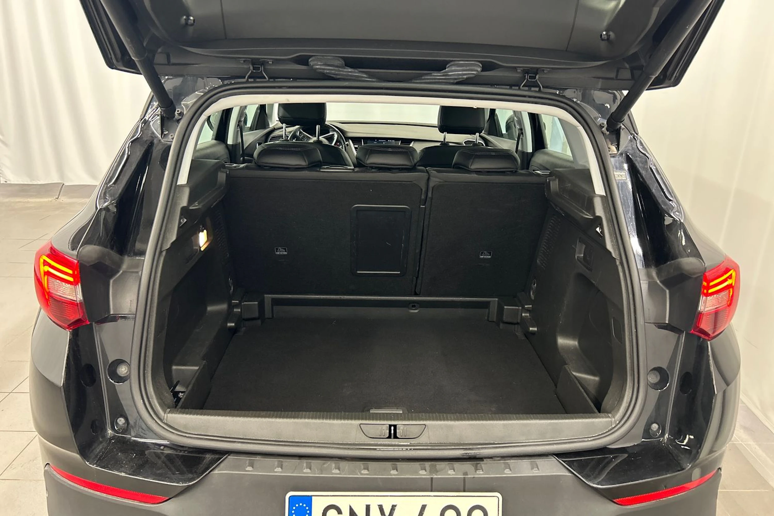 musta Opel Grandland X 2019 kuva 12.