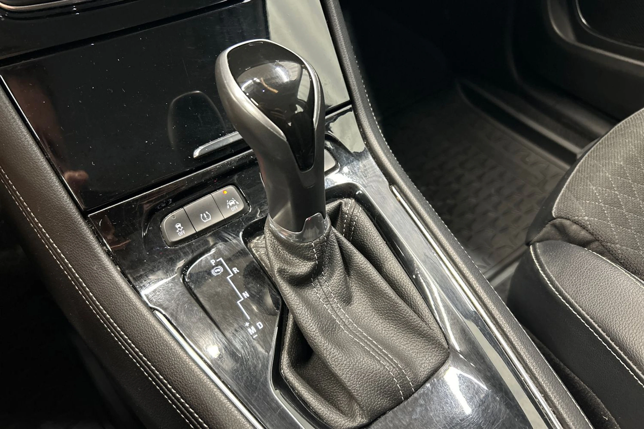 musta Opel Grandland X 2019 kuva 25.