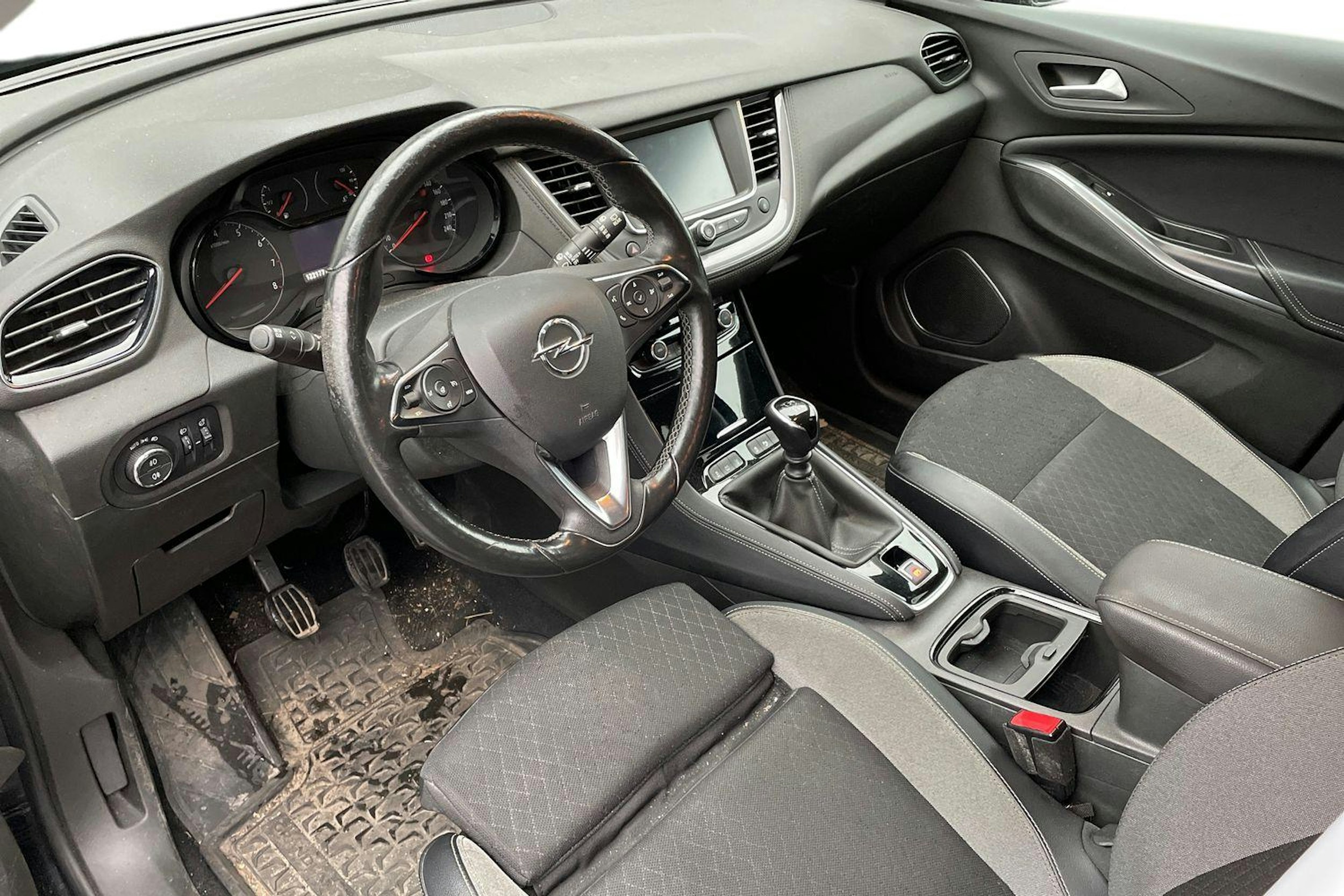 musta Opel Grandland X 2019 kuva 3.